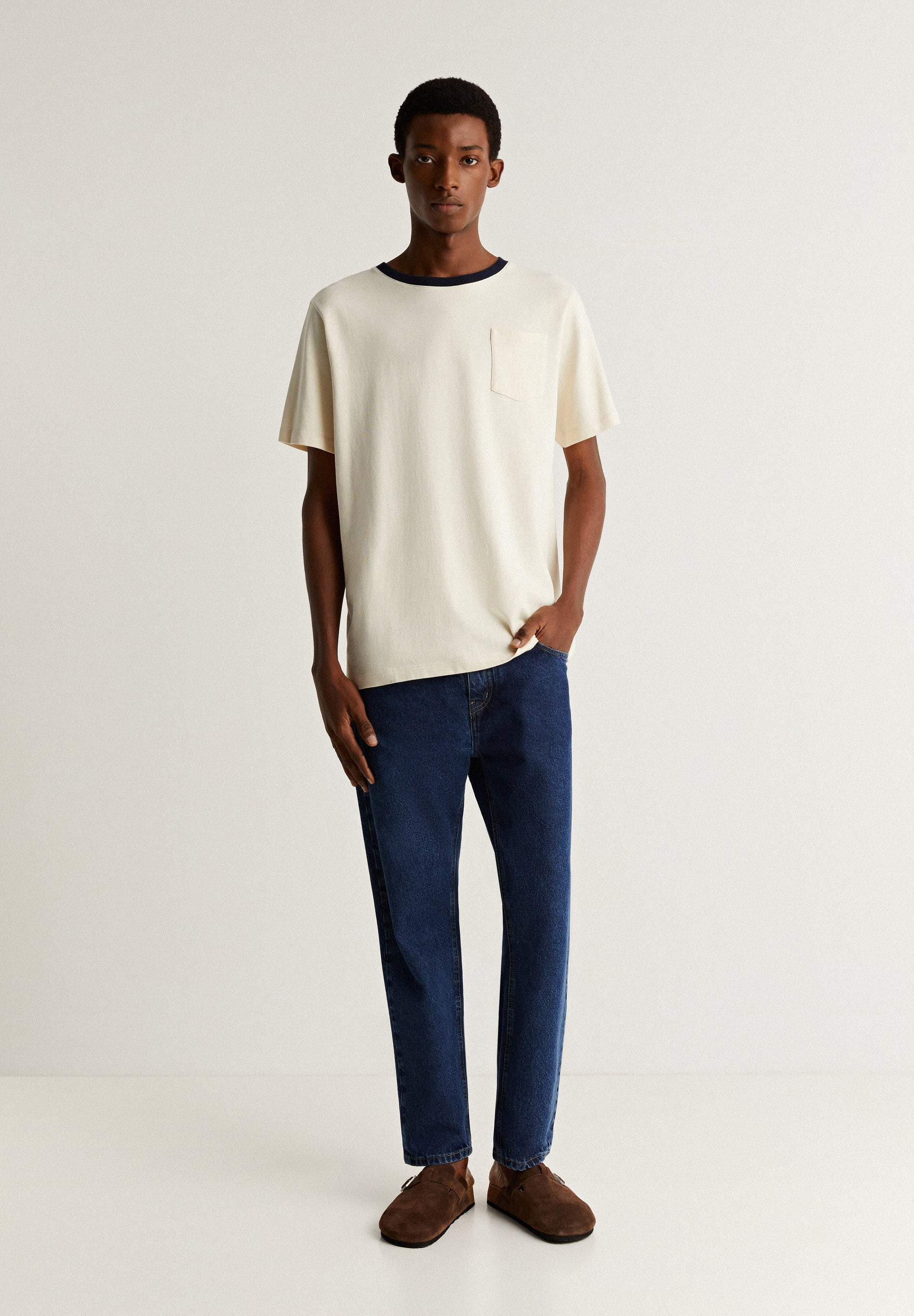 T-SHIRT WITH CONTRAST COLLAR DETAIL