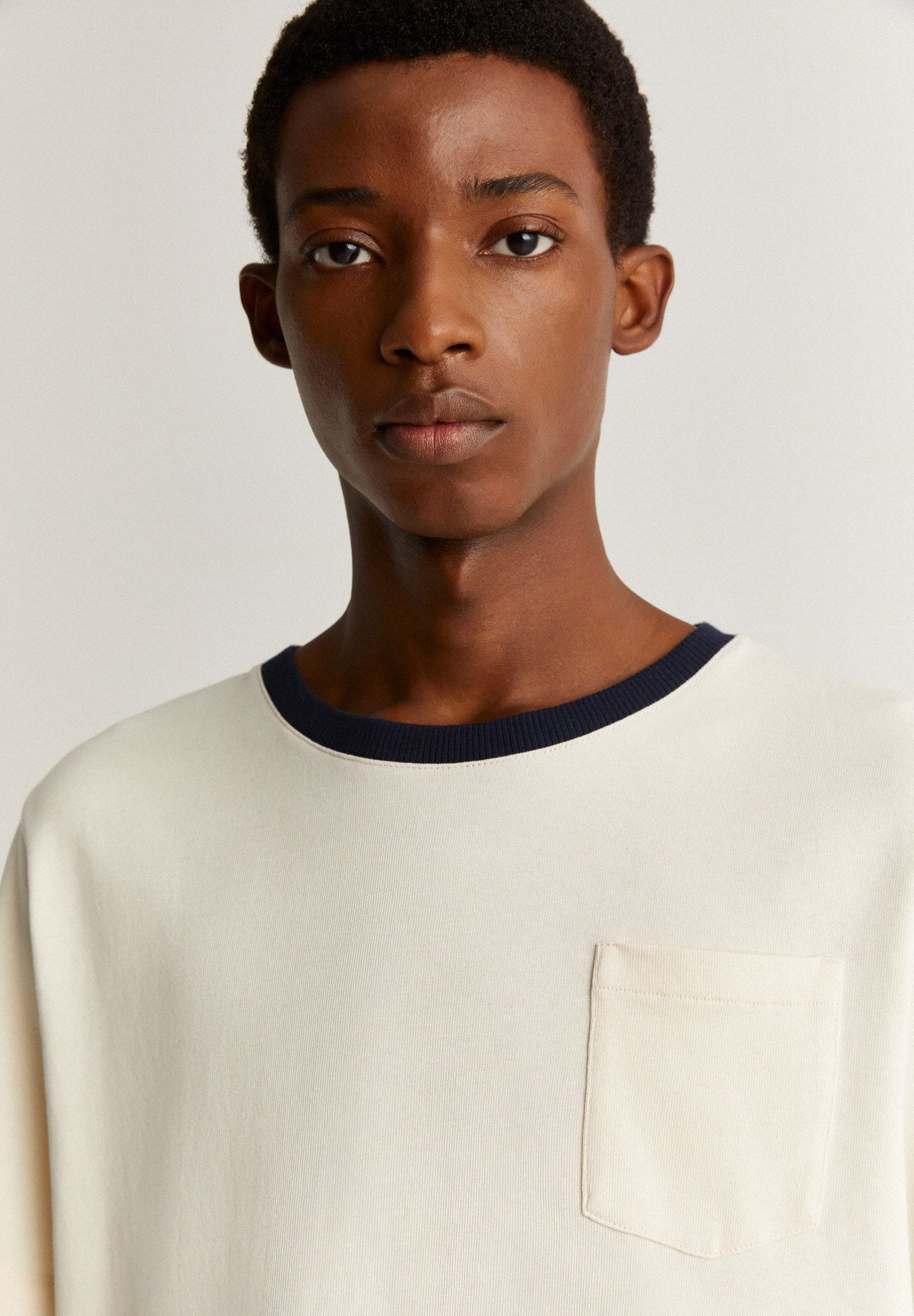 T-SHIRT WITH CONTRAST COLLAR DETAIL