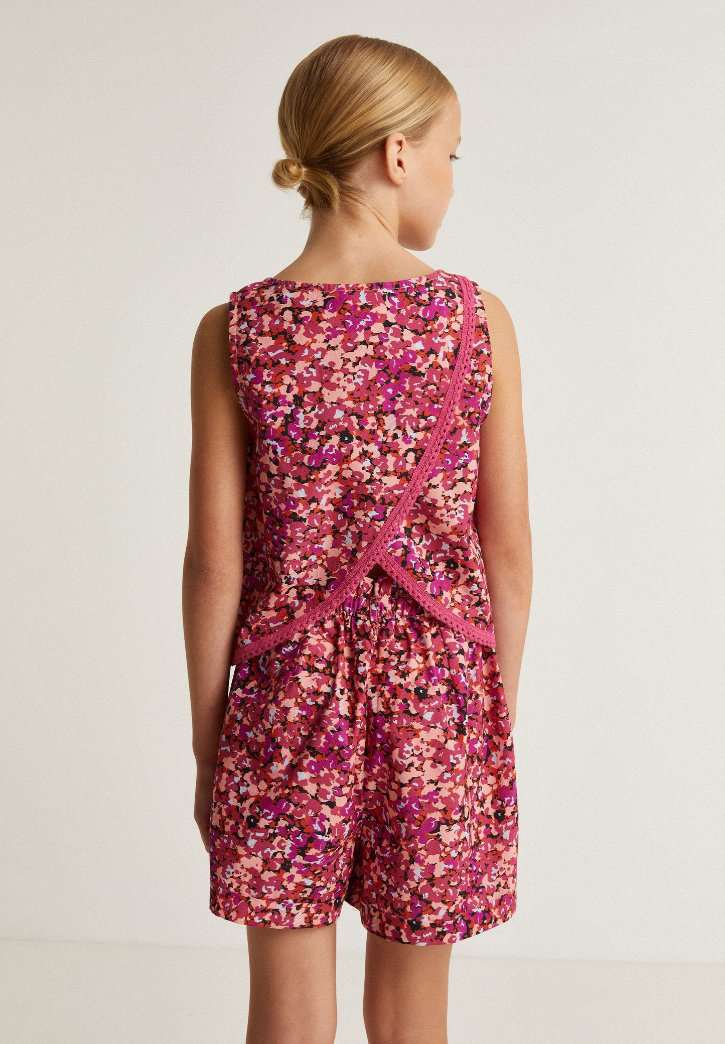 PRINTED TOP WITH CRISS-CROSS BACK