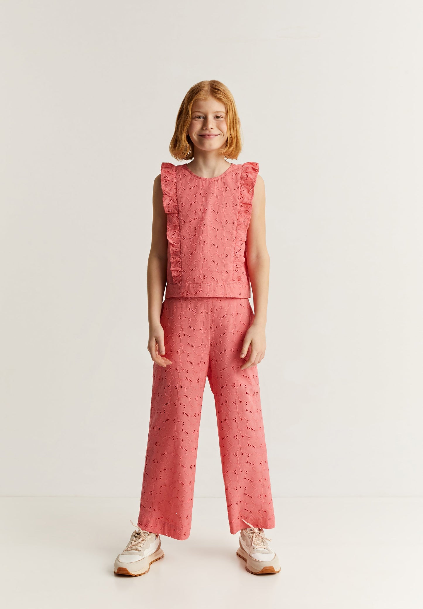 DIE-CUT TOP WITH RUFFLES