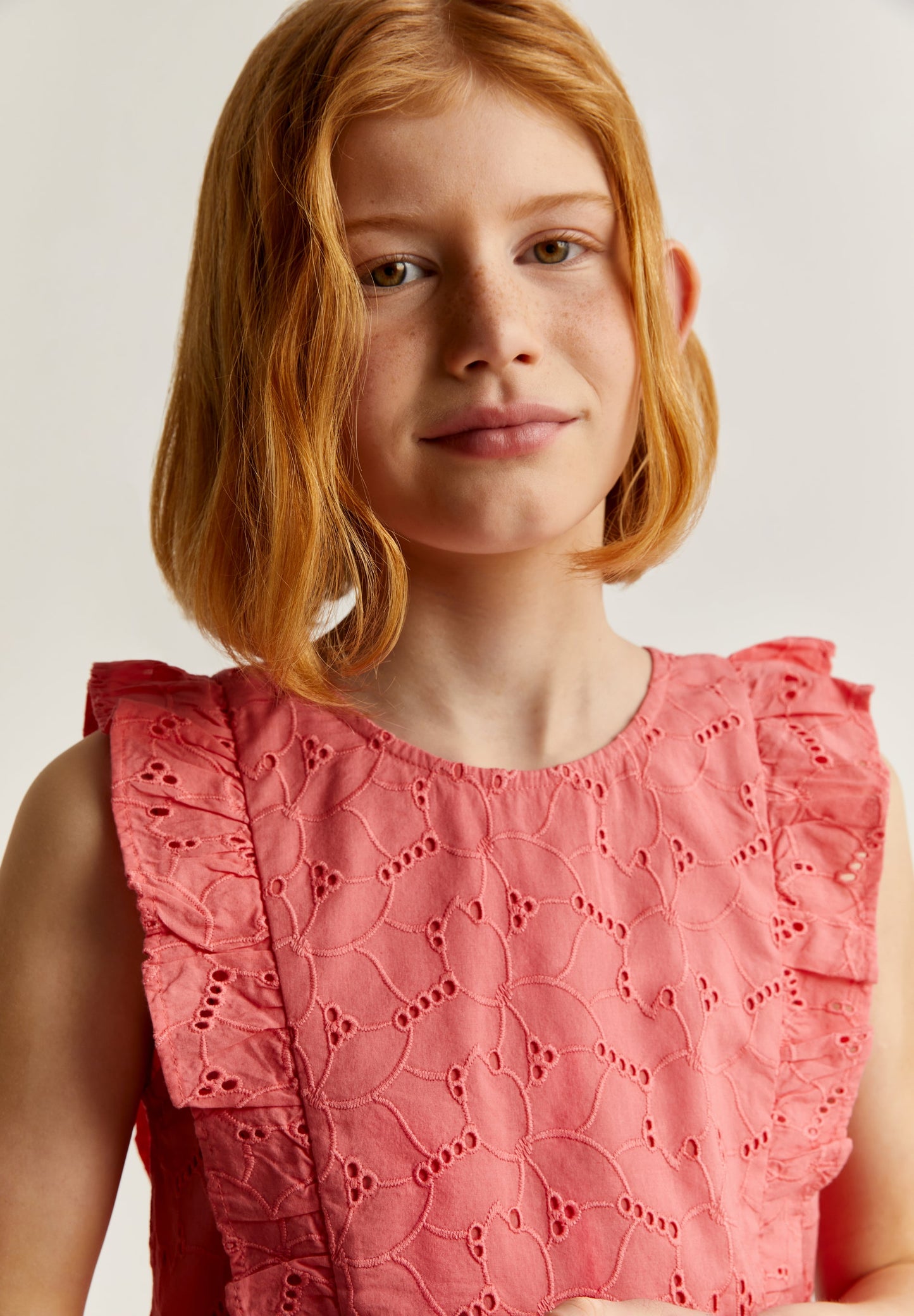 DIE-CUT TOP WITH RUFFLES