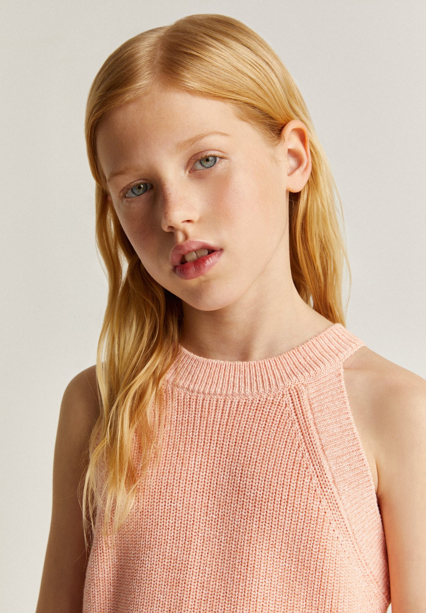 HALTER NECK KNIT TOP