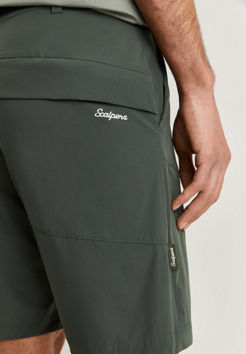 TECHNICAL BERMUDA SHORTS WITH FRONT POCKETS