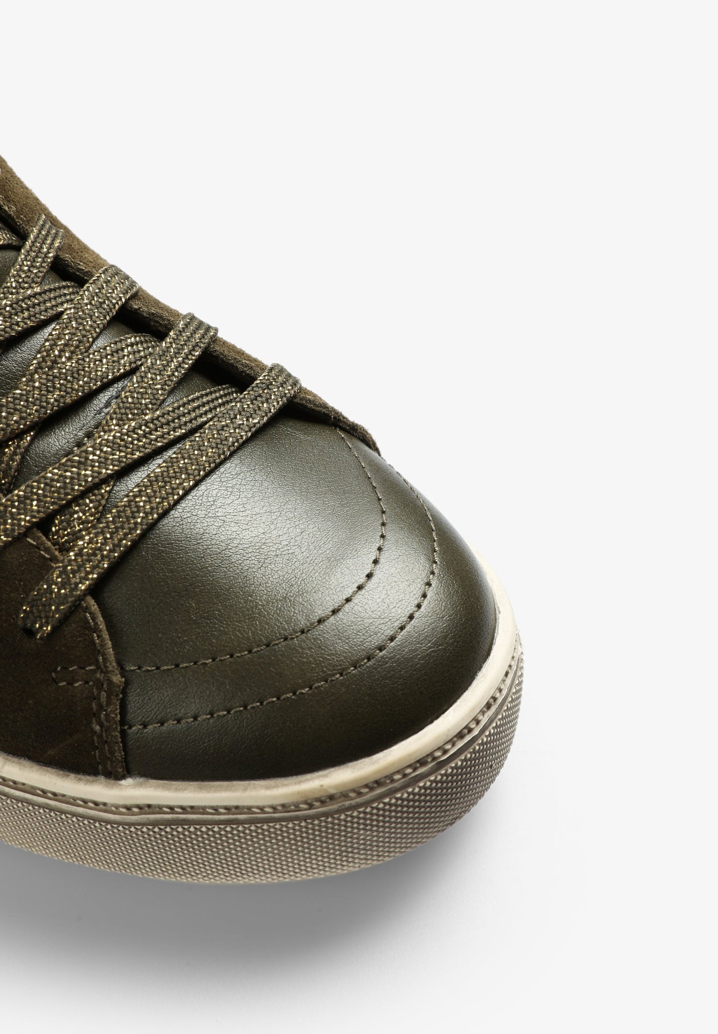 SNEAKERS BOTAS ALTAS TACHUELAS - Scalpers