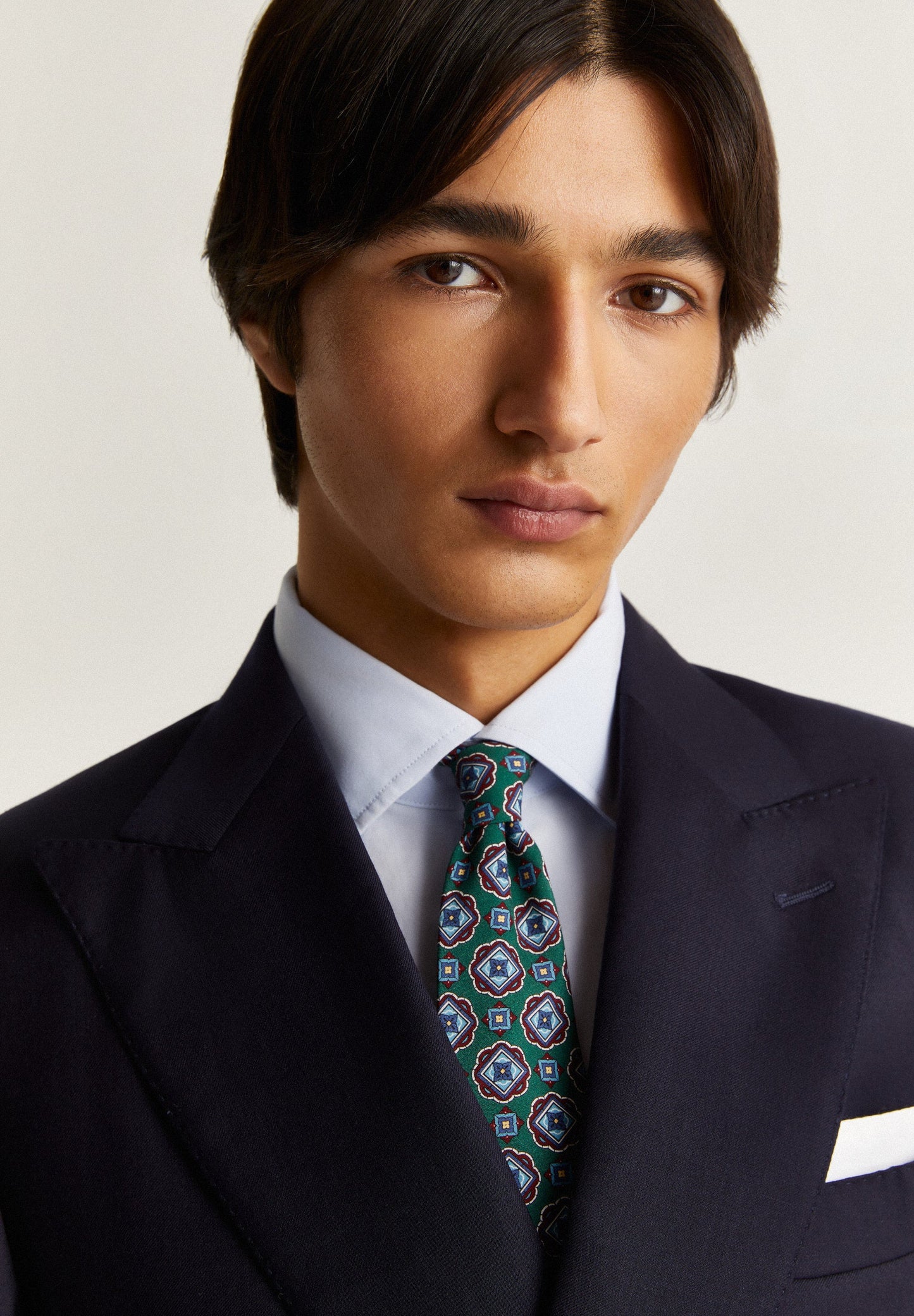 NAVY BLUE DOUBLE-BREASTED SUIT