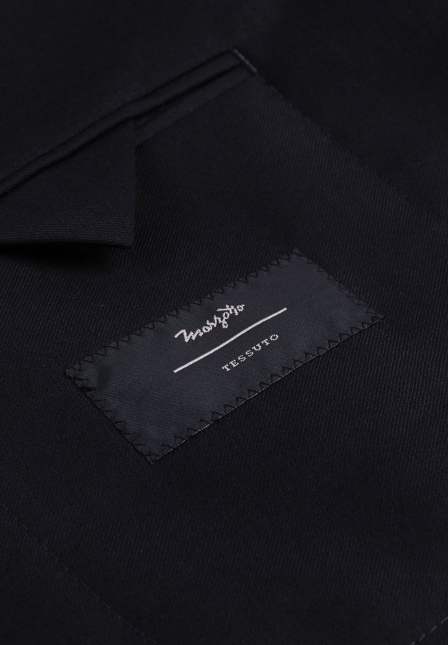 NAVY BLUE DOUBLE-BREASTED SUIT