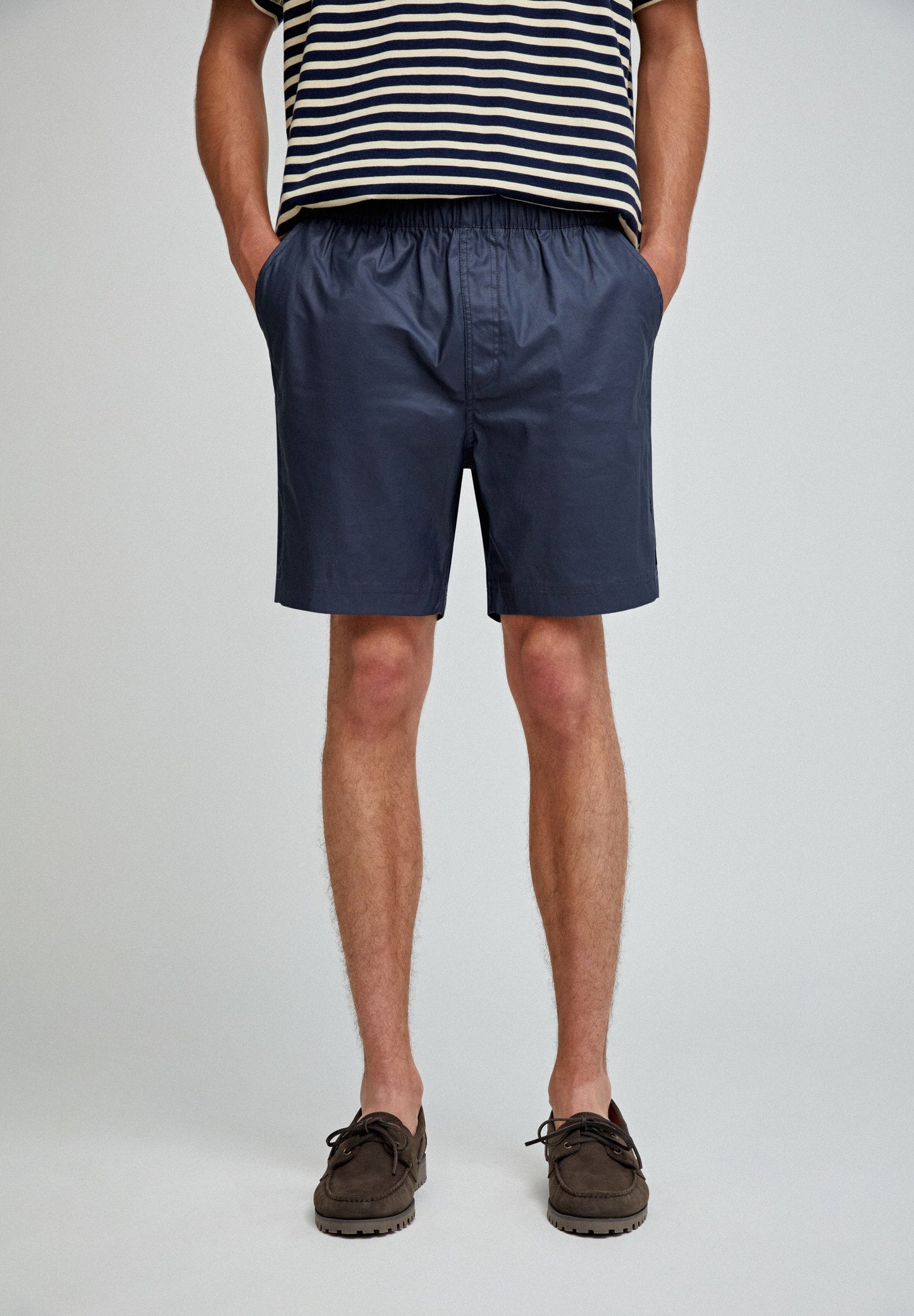 LIGHTWEIGHT BERMUDA SHORTS WITH ELASTIC WAIST