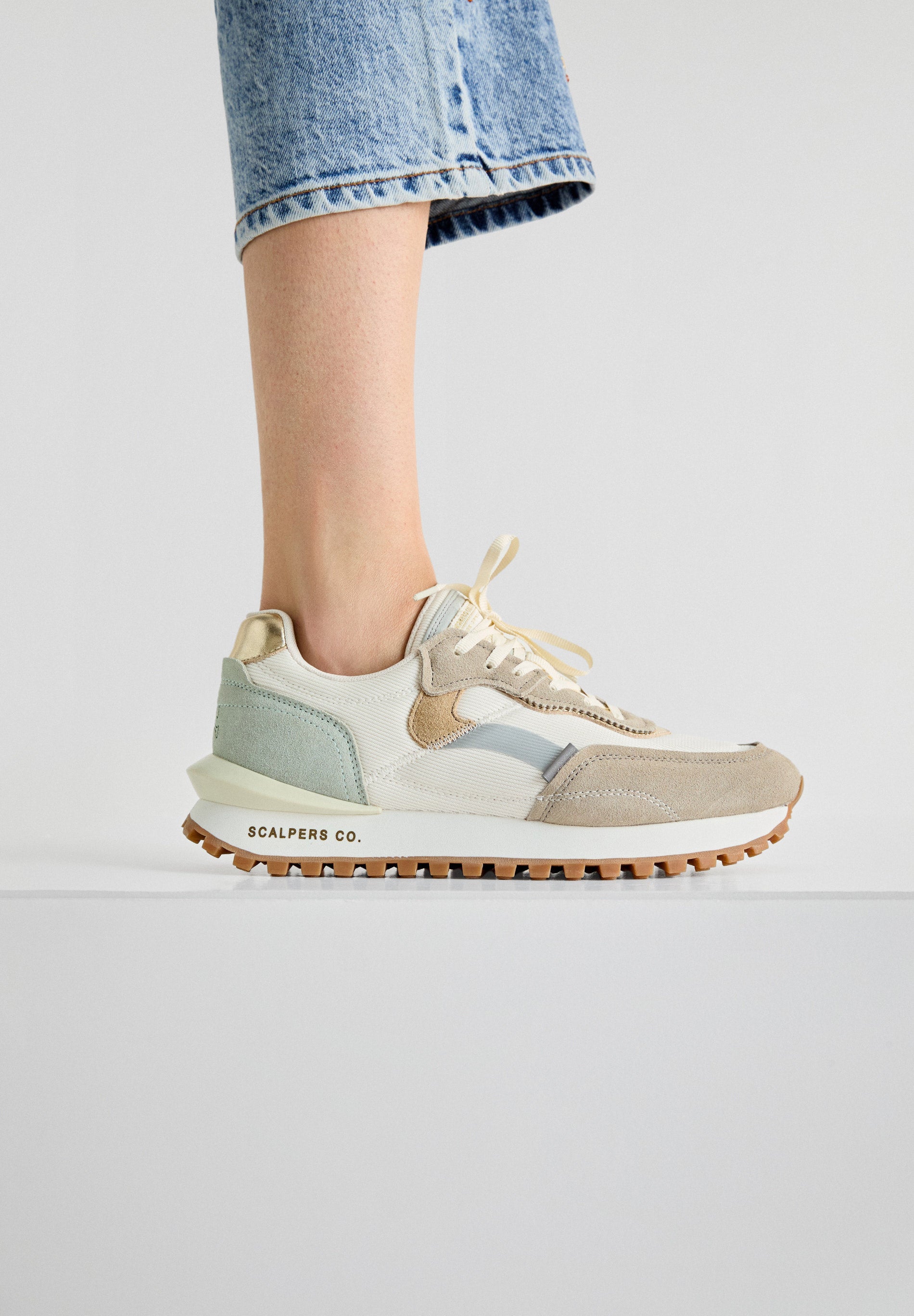 SNEAKERS ALTAS DETALLES SERRAJE - Scalpers