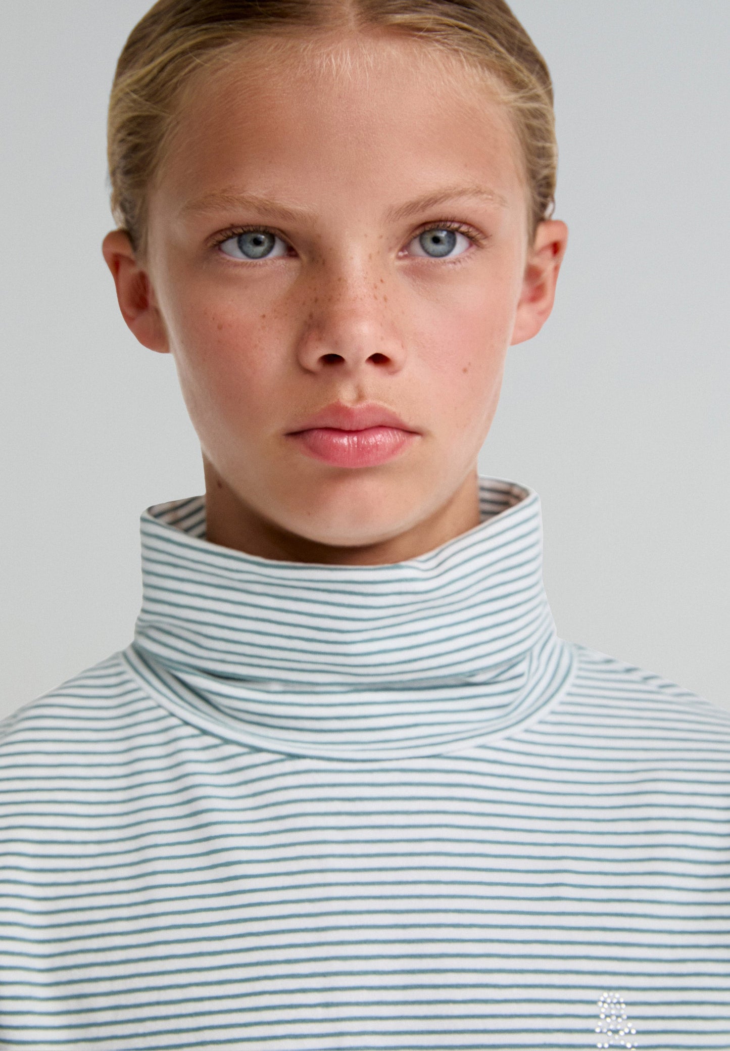 STRIPED COLLARED T-SHIRT