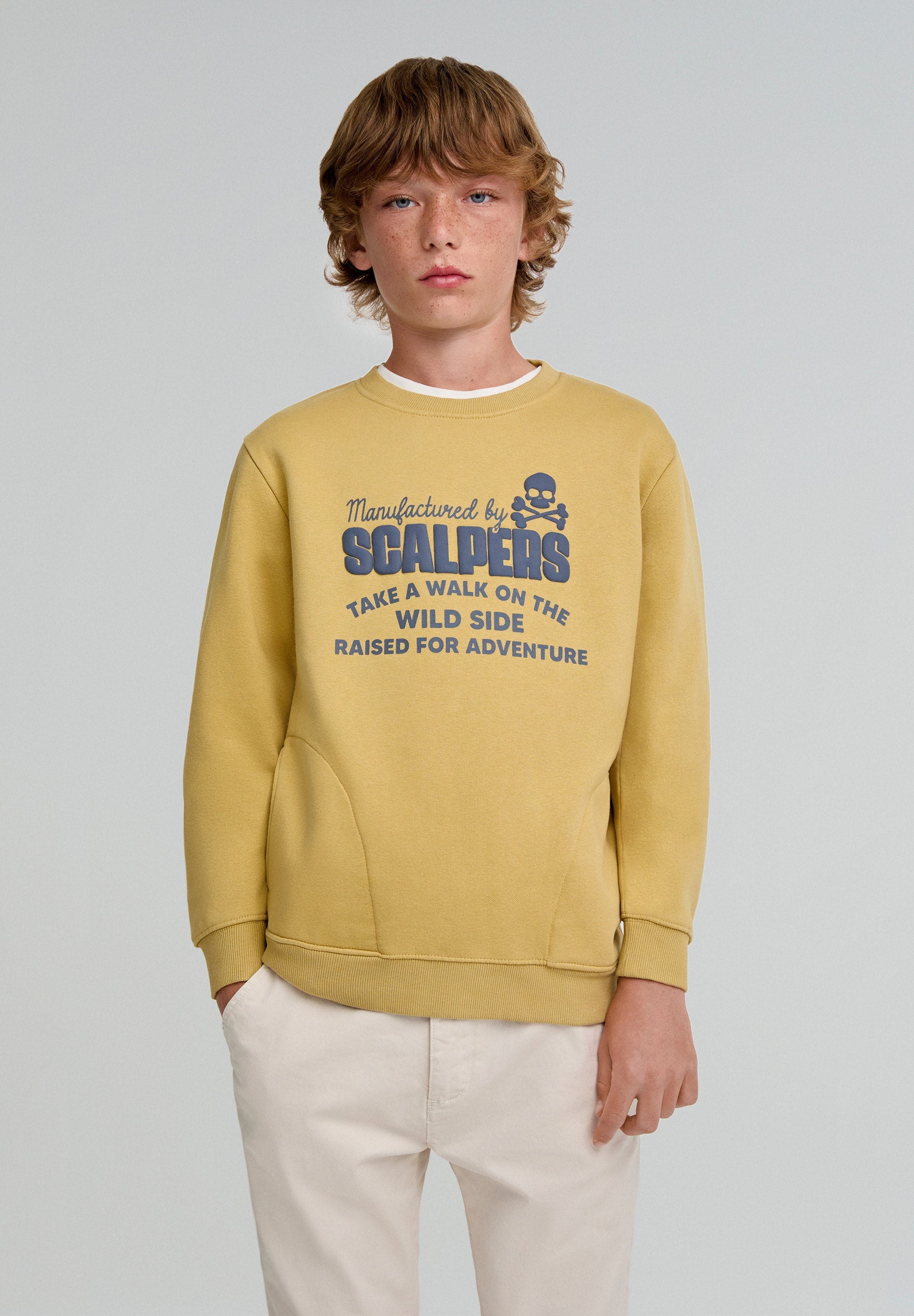 SWEATSHIRT WITH POCKETS AND RAISED LOGO