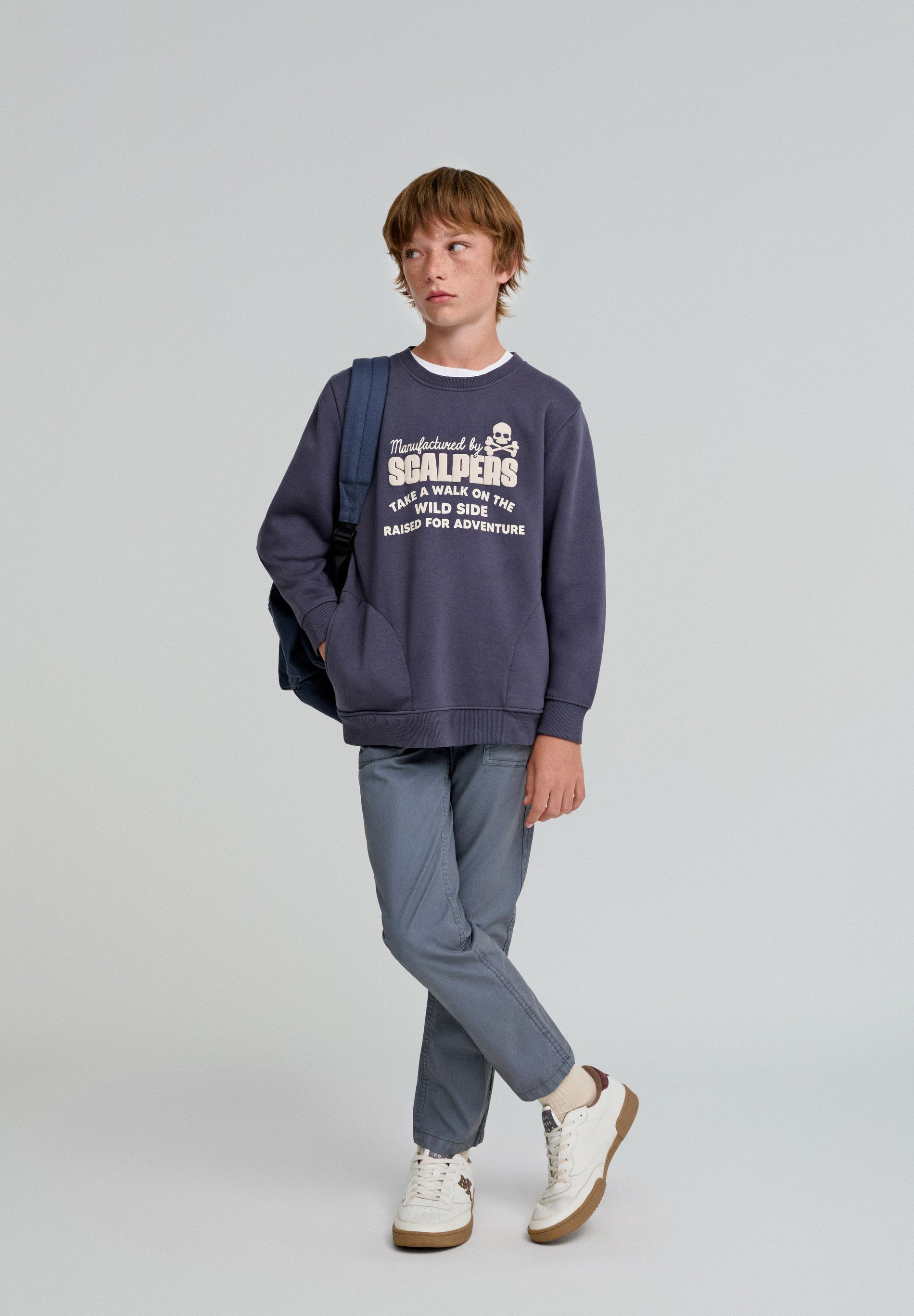 SWEATSHIRT WITH POCKETS AND RAISED LOGO