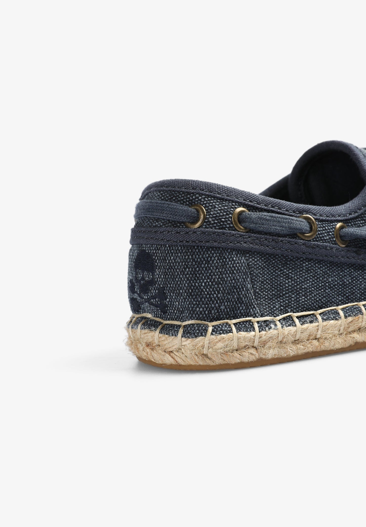 ESPADRILLES WITH LACES