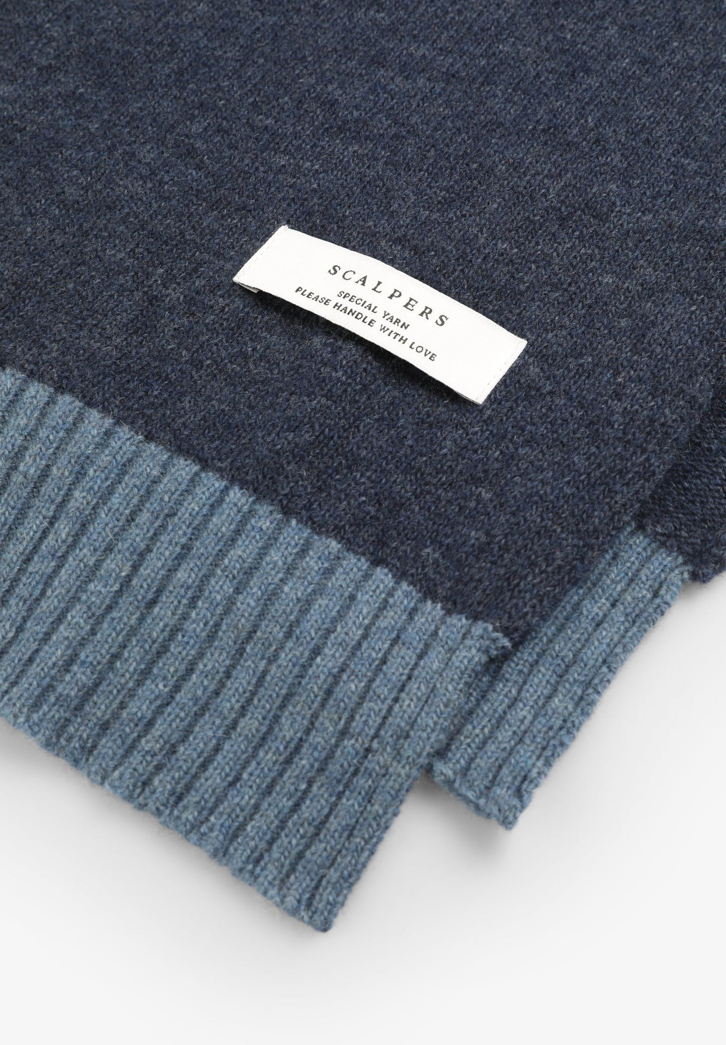 SCARF WITH TWO-TONE DETAIL