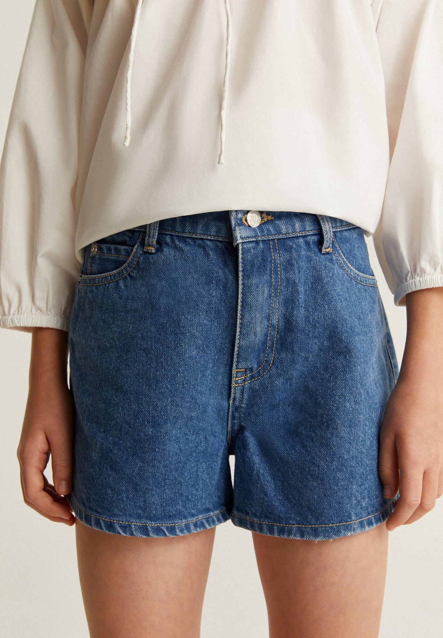 SHORTS WITH TURN-UP DETAIL