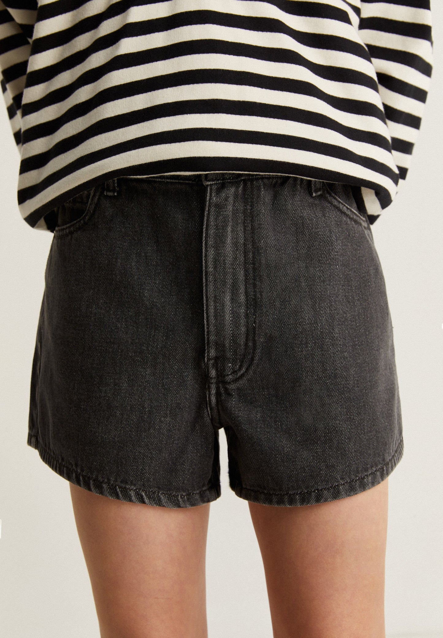 SHORTS WITH TURN-UP DETAIL