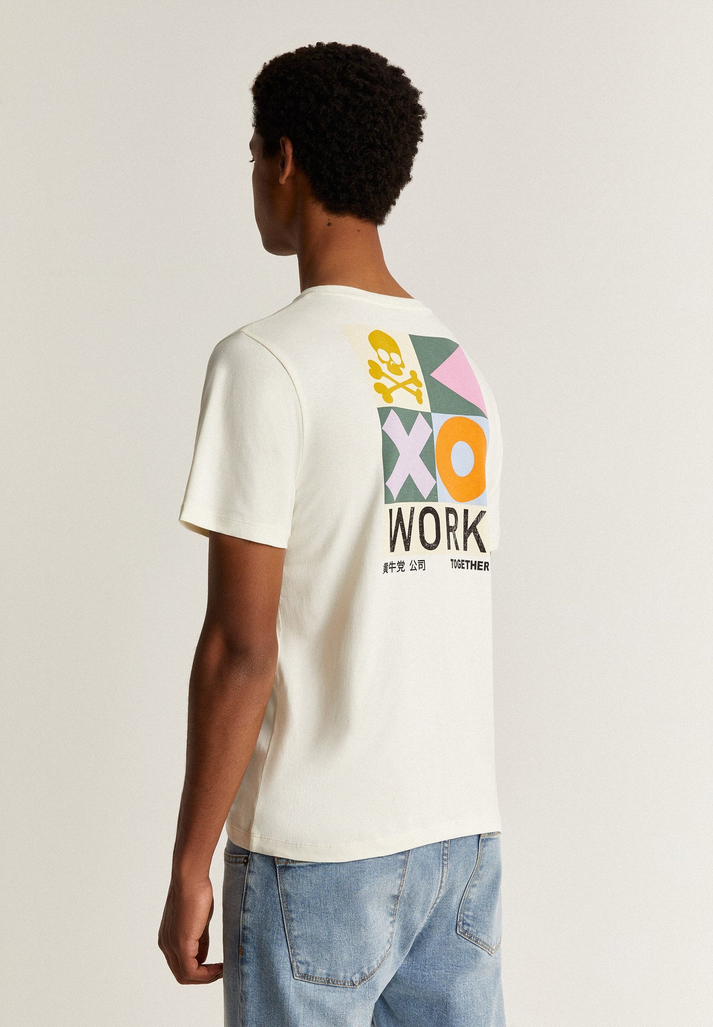 T-SHIRT WITH FLOCKED DETAILS