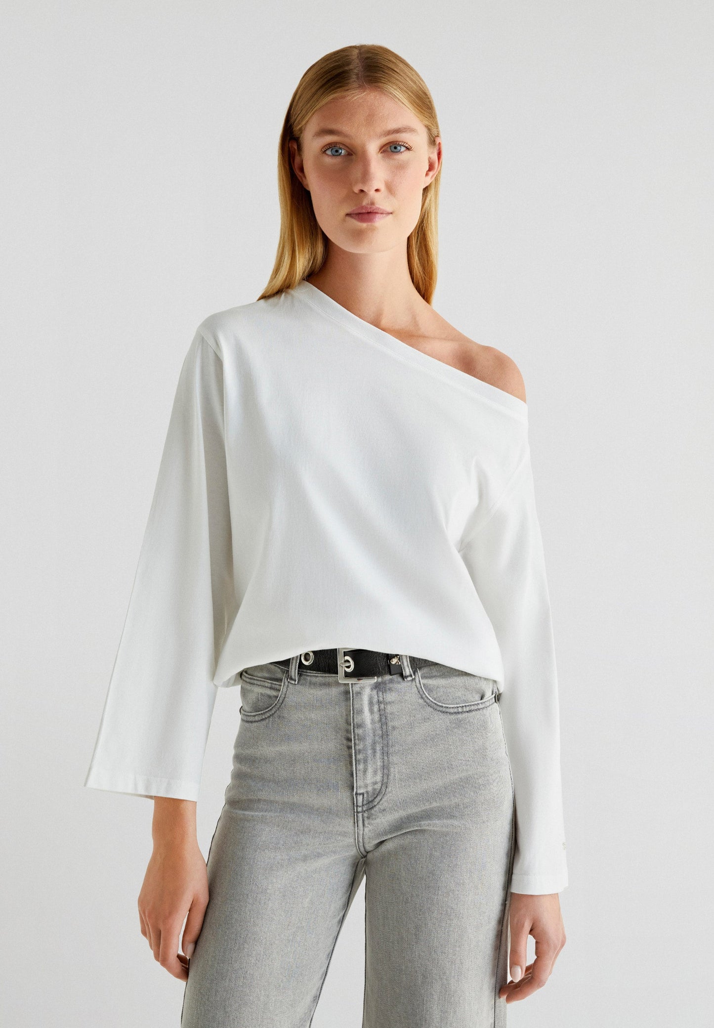 ASYMMETRIC NECKLINE T-SHIRT