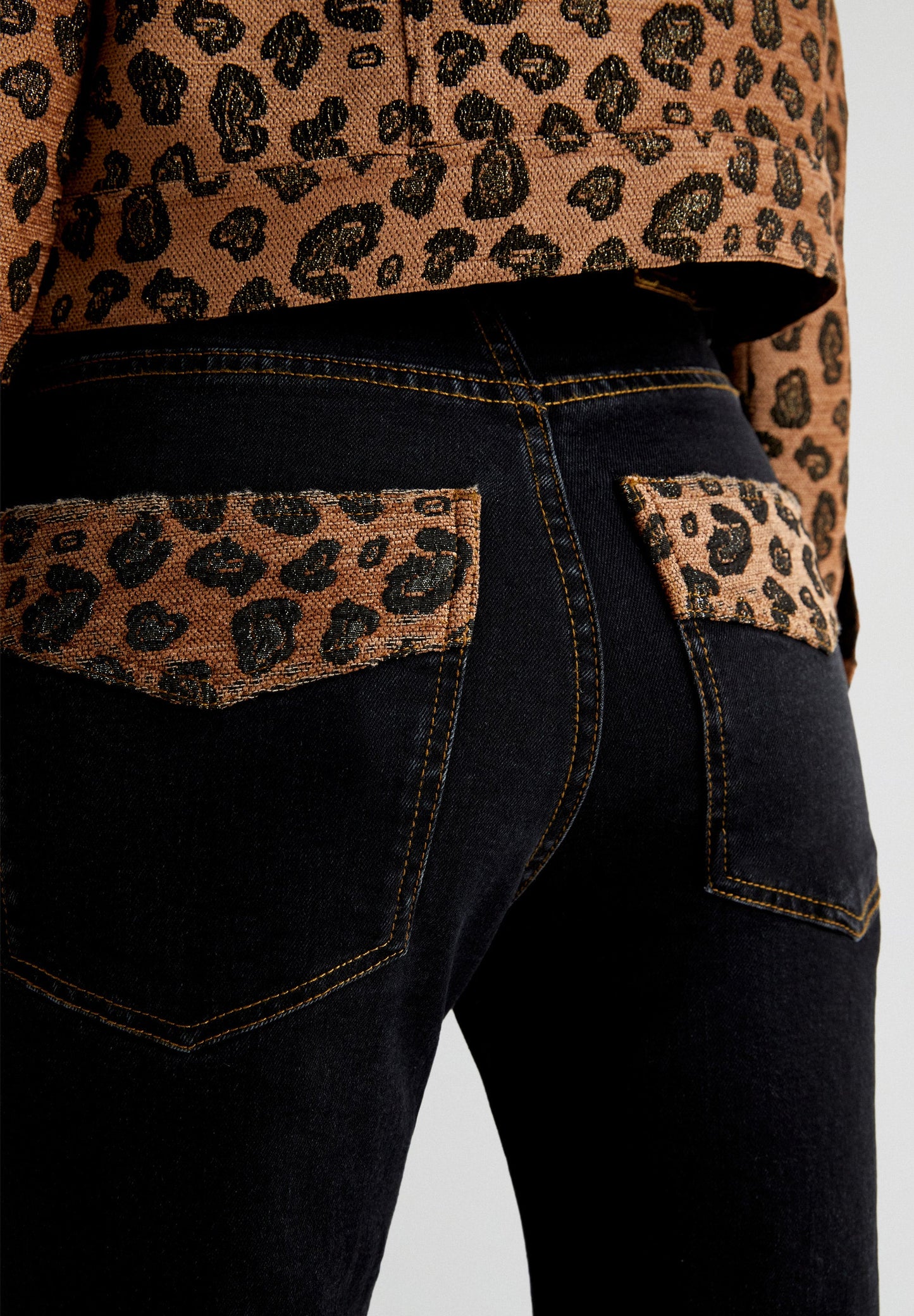 ANIMAL PRINT DETAIL JEANS