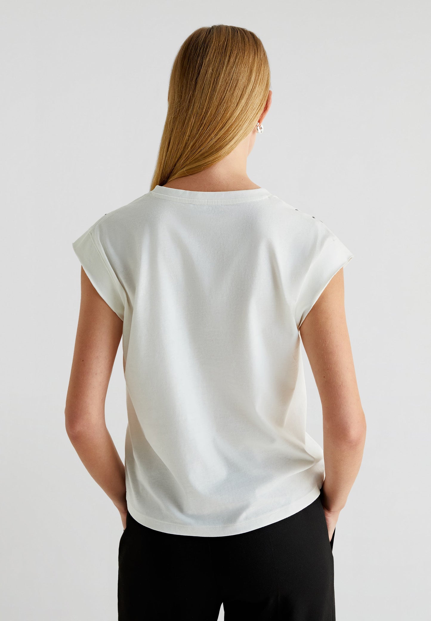 SHOULDER STUDS TEE