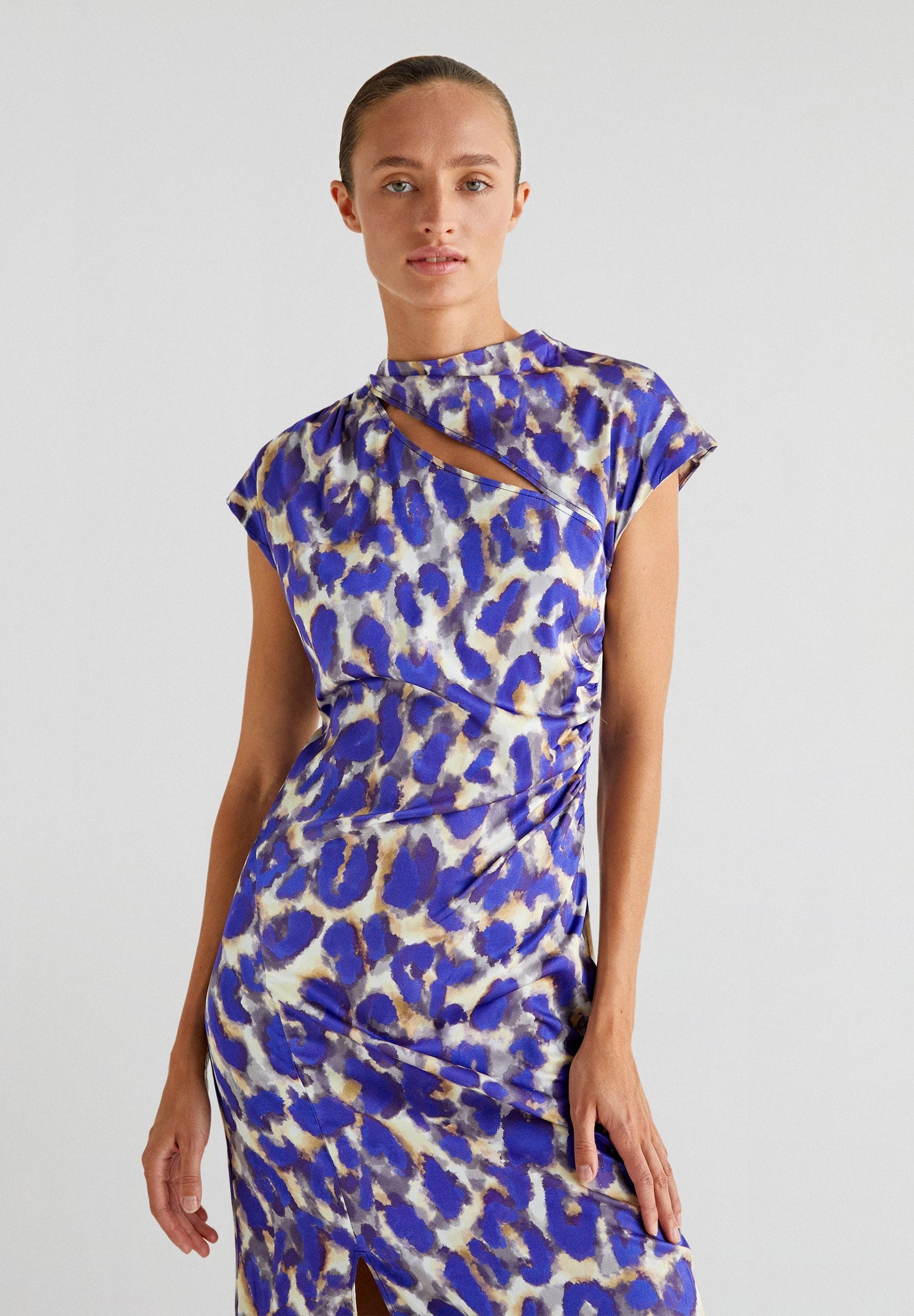 PRINTED DRESS WITH NECKLINE OPENING