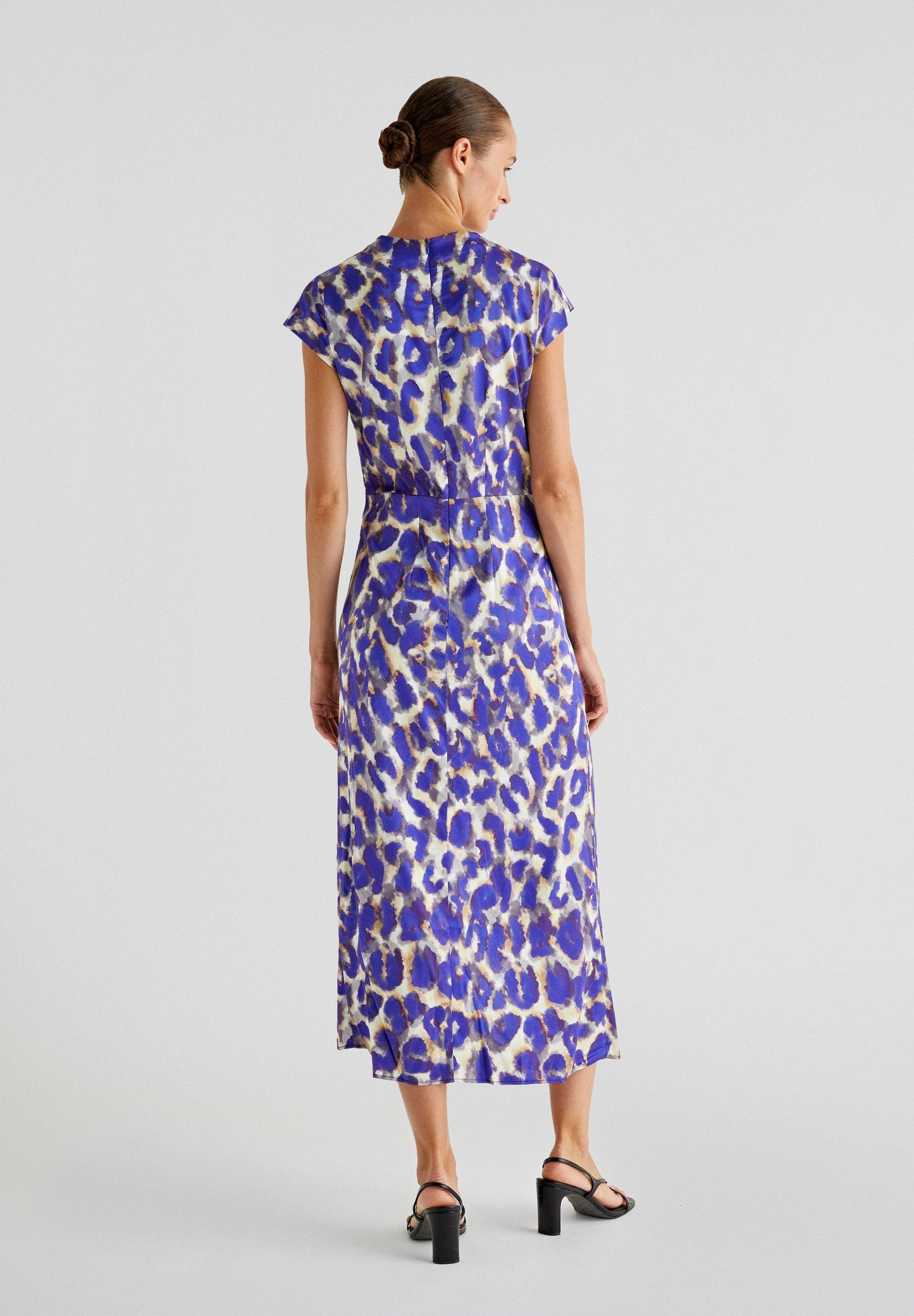 PRINTED DRESS WITH NECKLINE OPENING