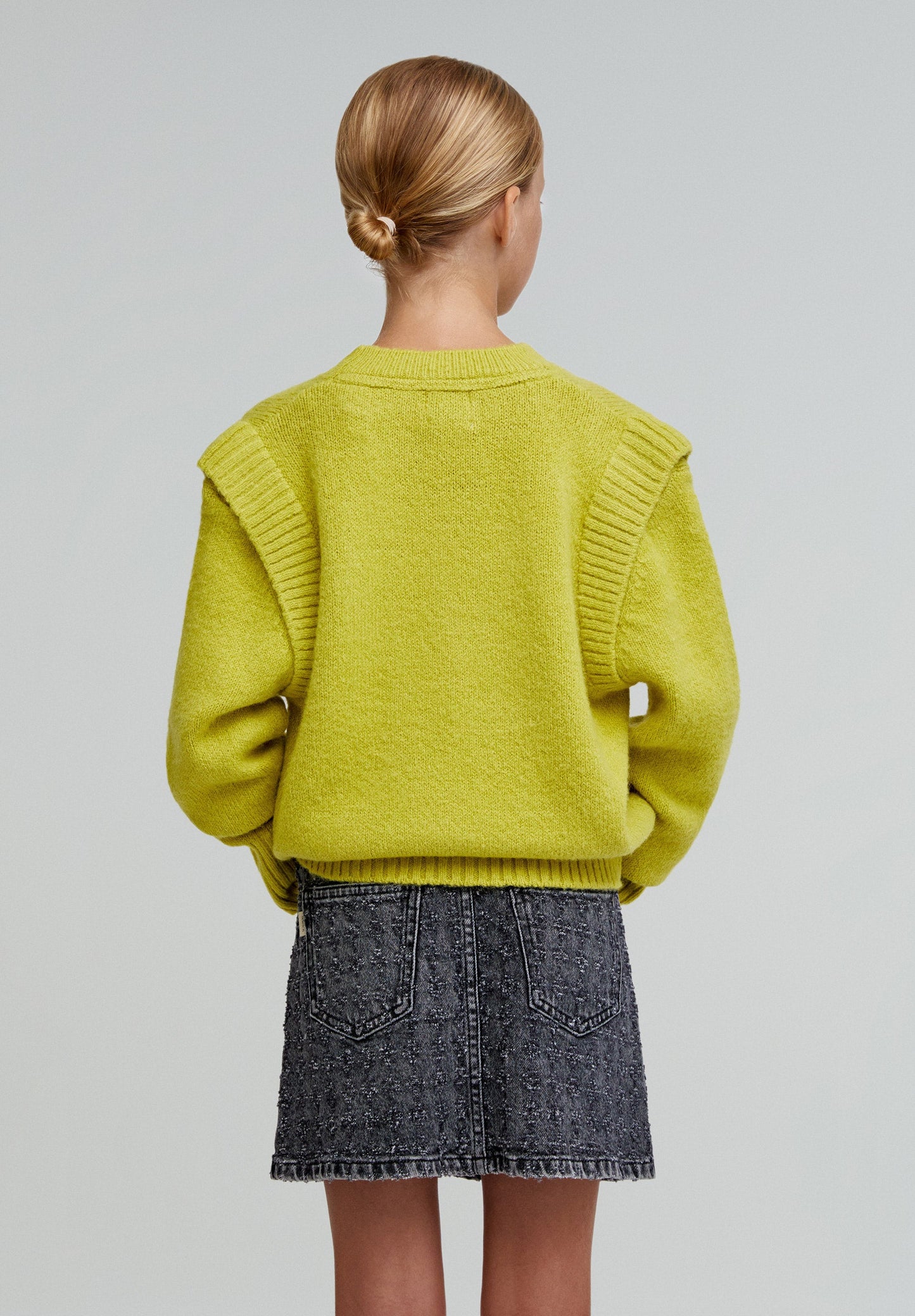 SWEATER WITH DETAIL ON SHOULDERS