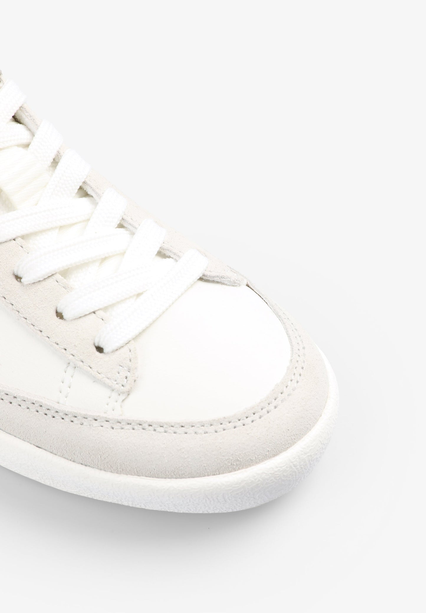 LOW TOP SNEAKERS WITH CONTRAST SKULL