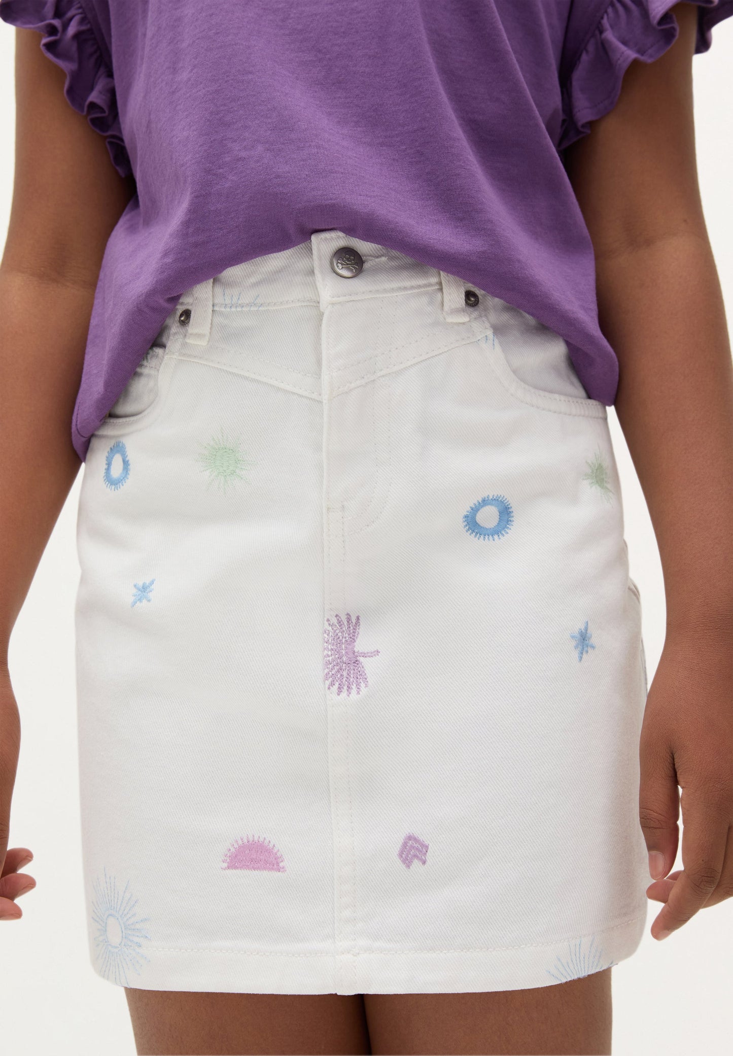 SKIRT WITH EMBROIDERED DETAILS