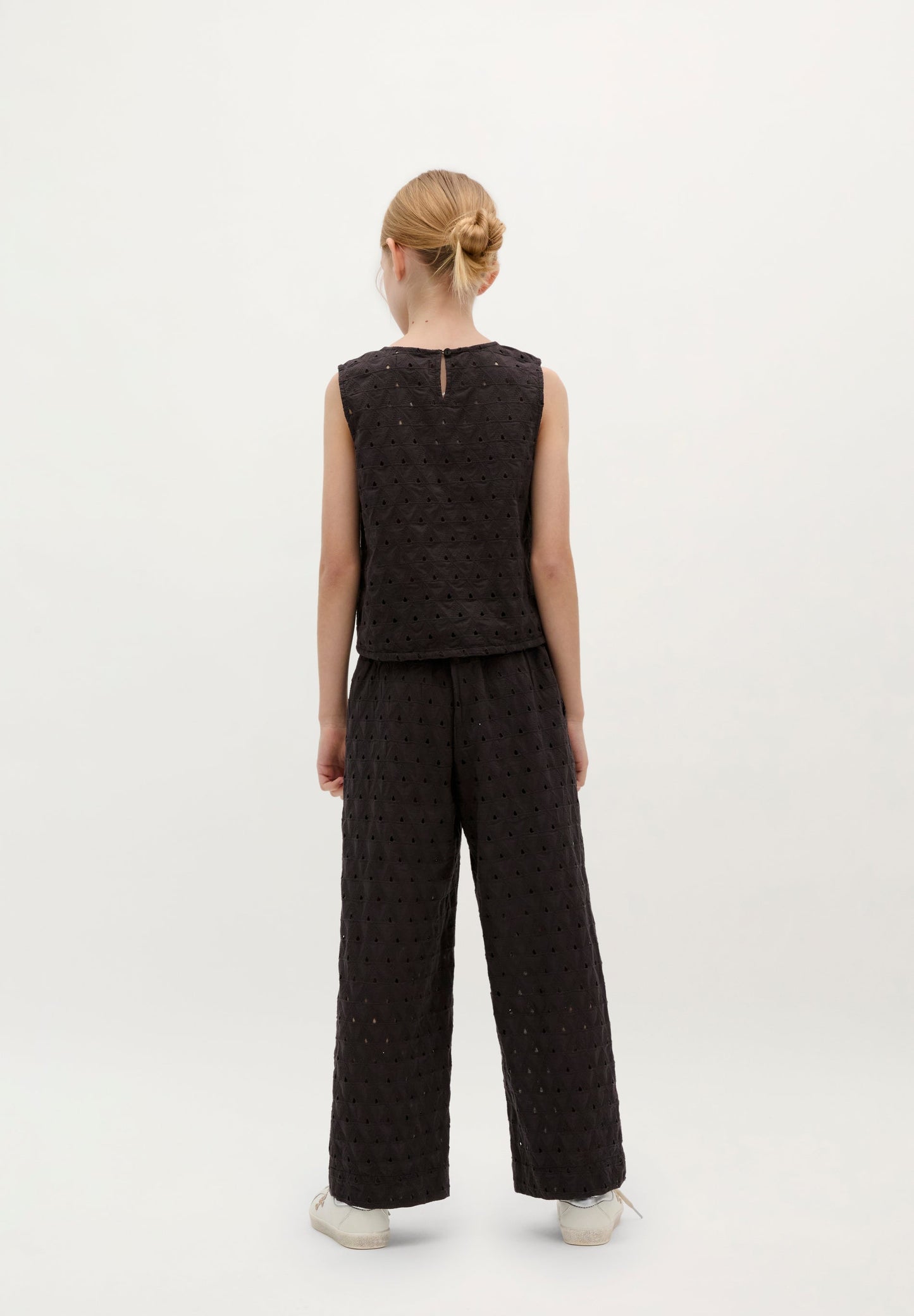 TROUSERS WITH EMBROIDERED DETAIL