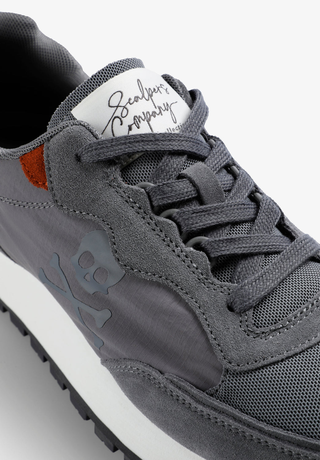 SNEAKERS LIGERAS CALAVERA CONTRASTE - Scalpers