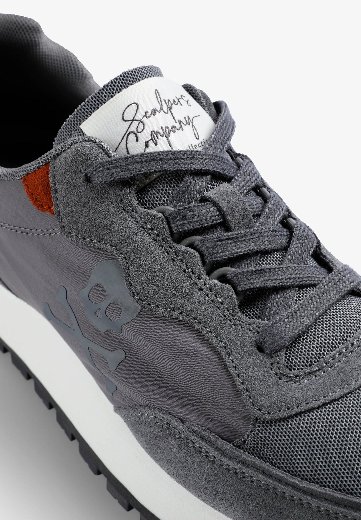 SNEAKERS LIGERAS CALAVERA CONTRASTE - Scalpers