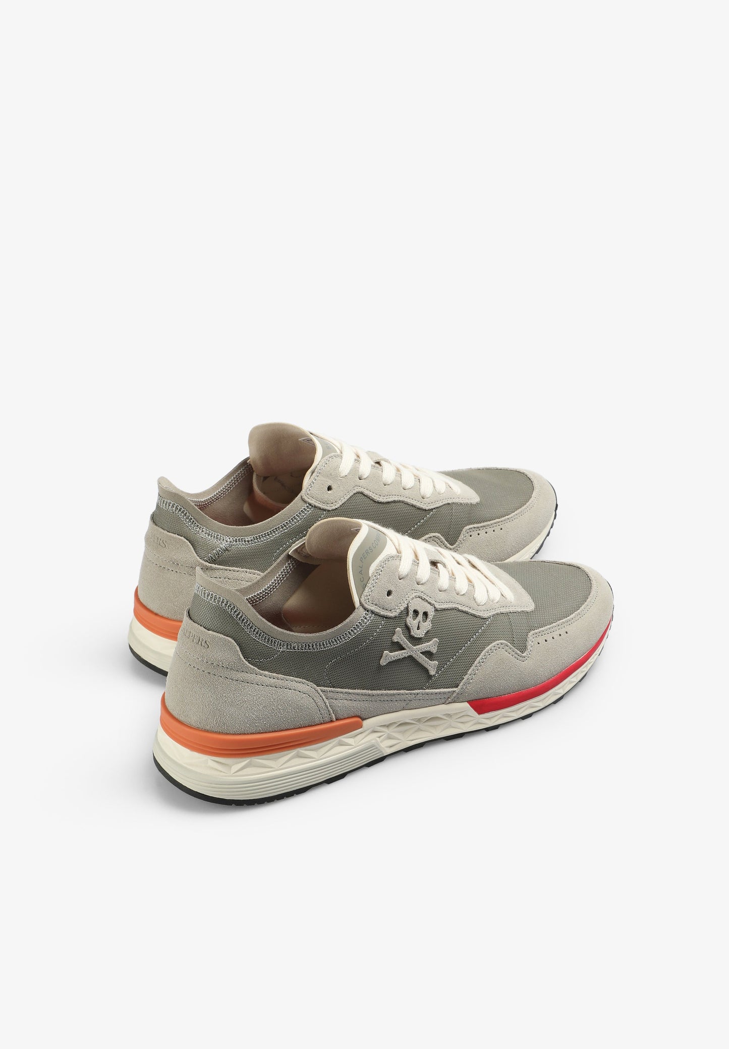 SNEAKERS CALAVERA DETALLE CONTRASTE