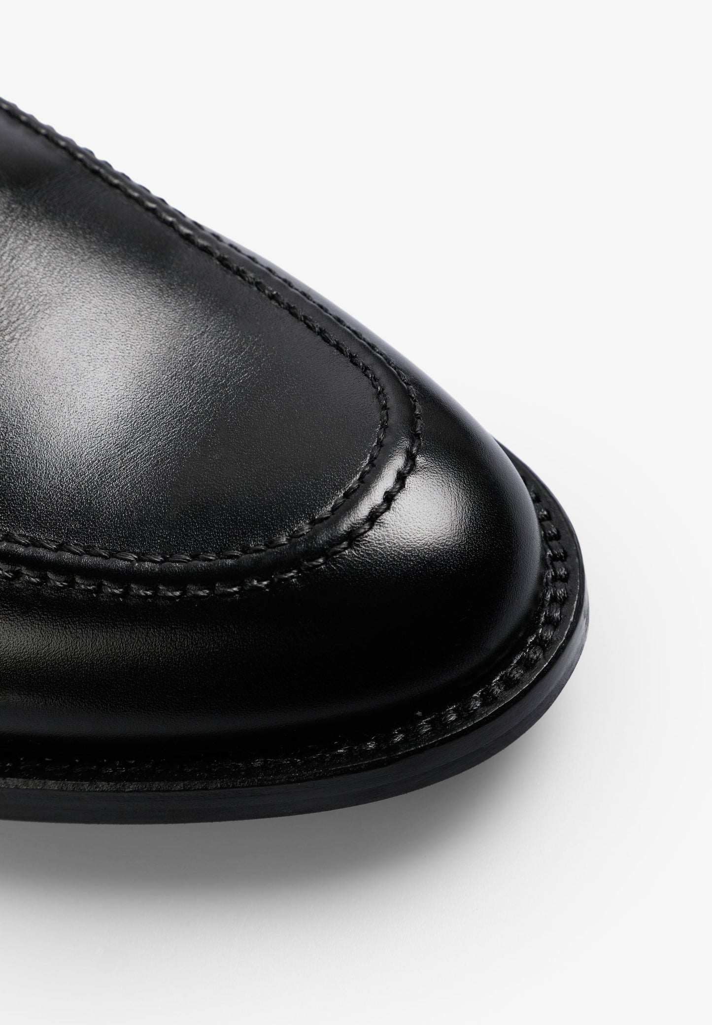 LEATHER LOAFERS WITH APRON