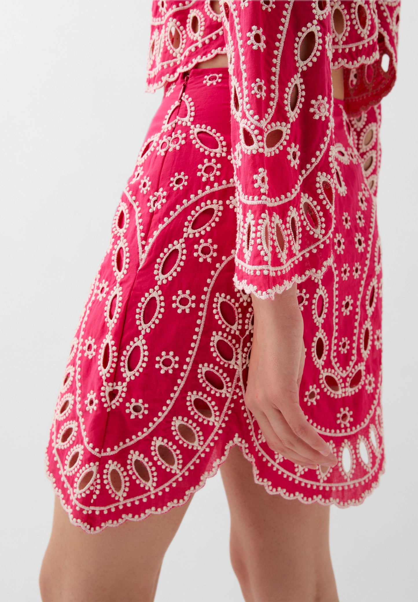 CONTRAST EMBROIDERED SKIRT