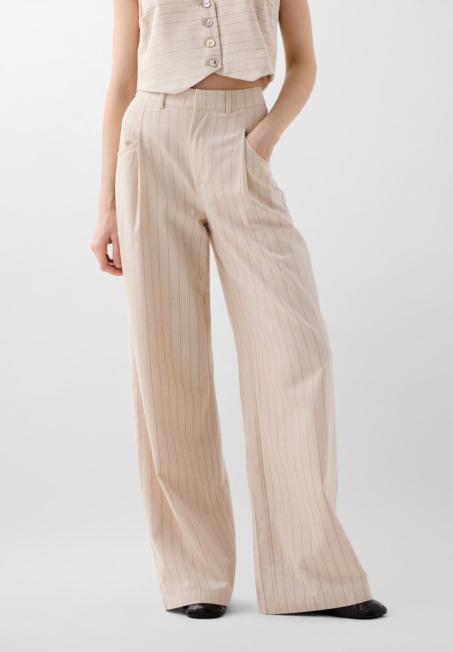 STRIPED TROUSERS WITH DARTS AND POCKETS