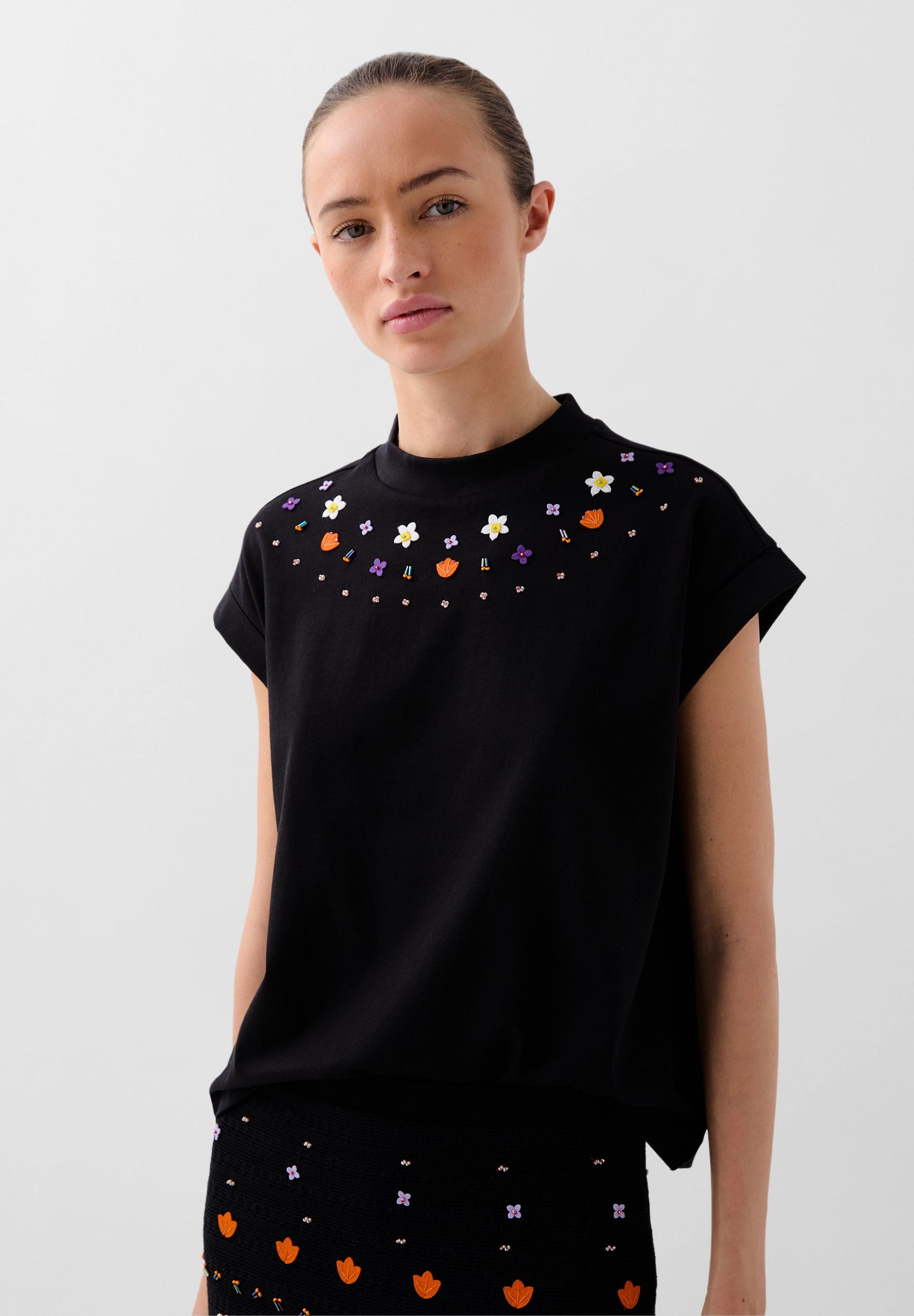CROP TOP WITH EMBROIDERED DETAILS