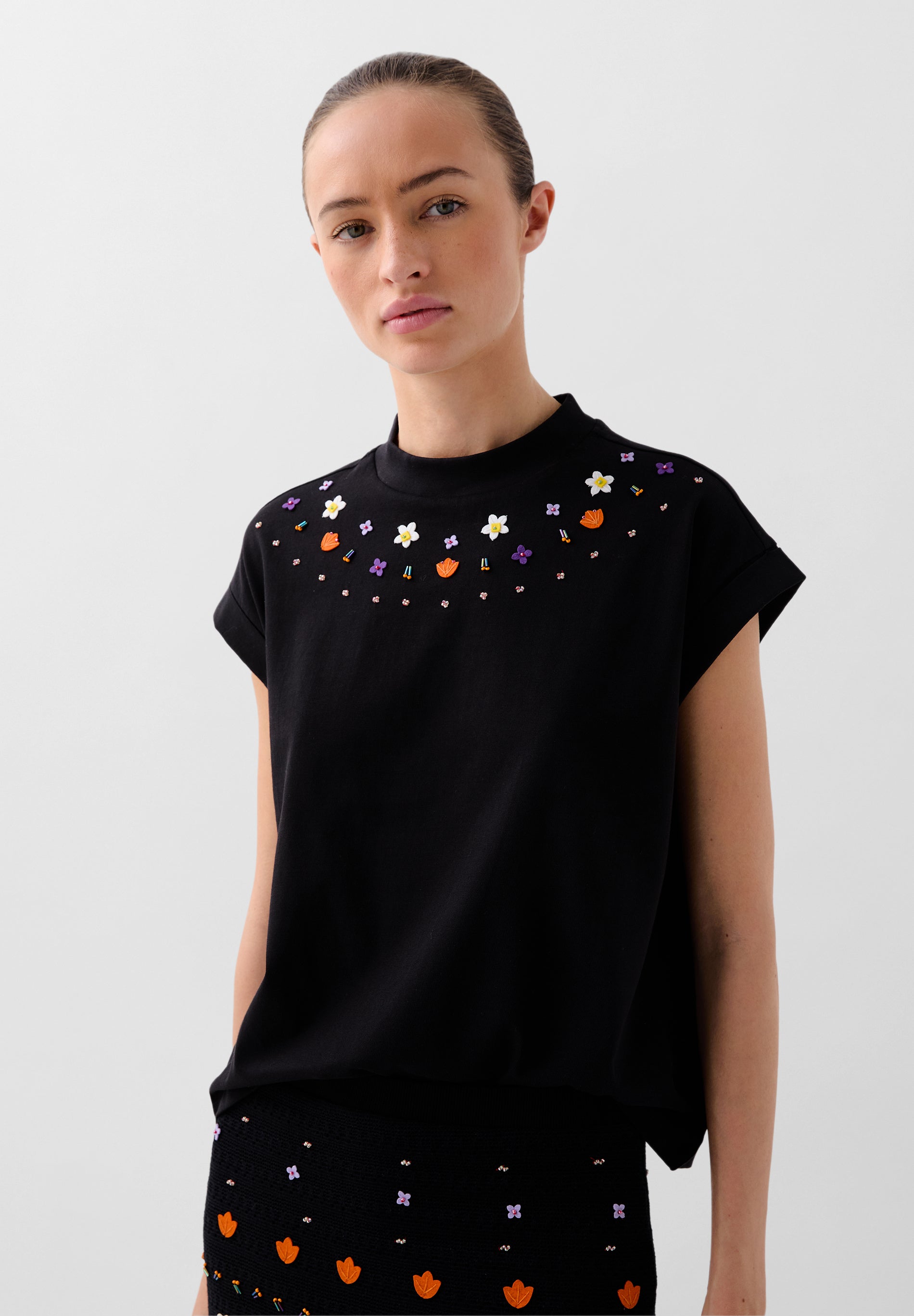 CROP TOP WITH EMBROIDERED DETAILS