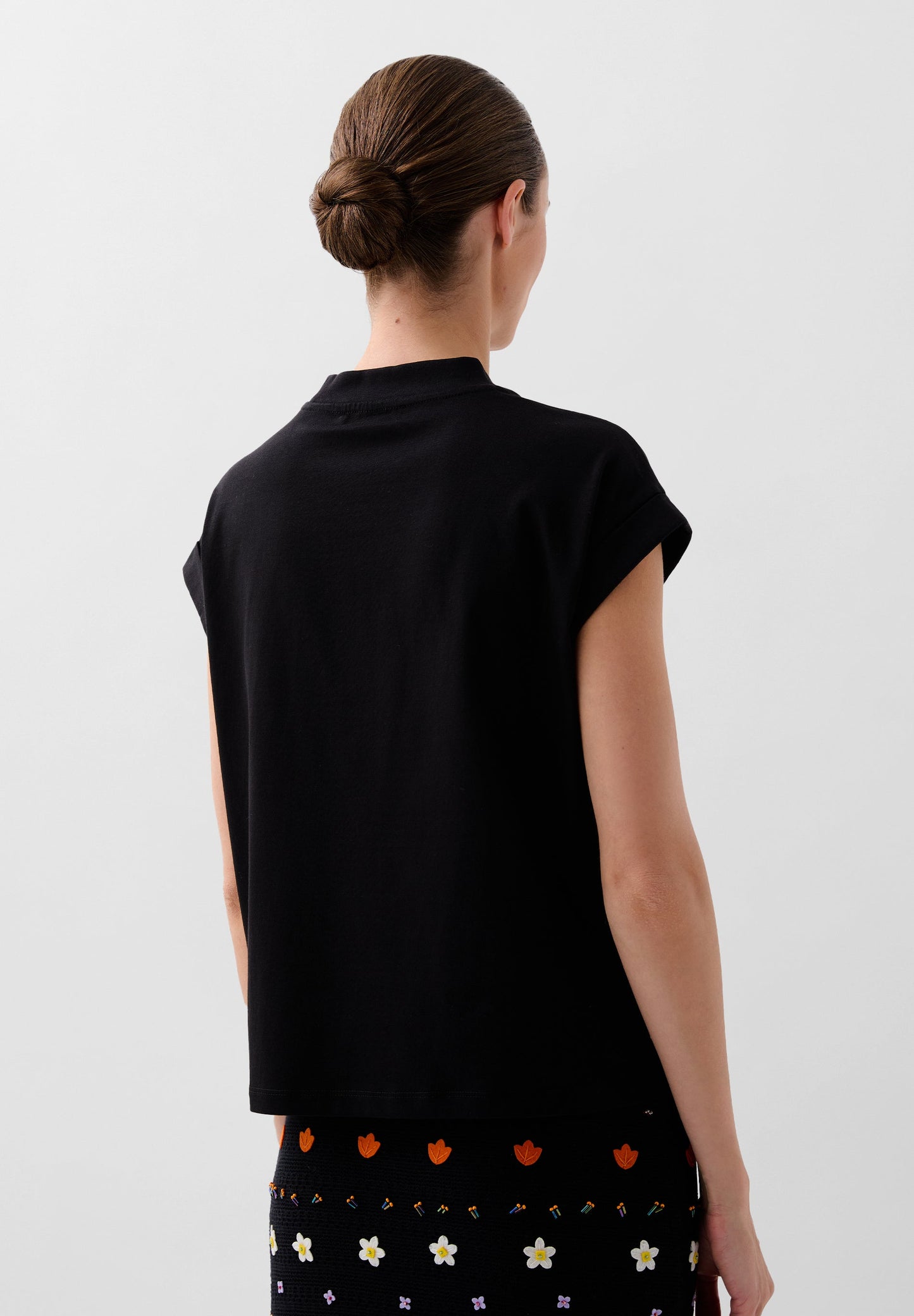 CROP TOP WITH EMBROIDERED DETAILS