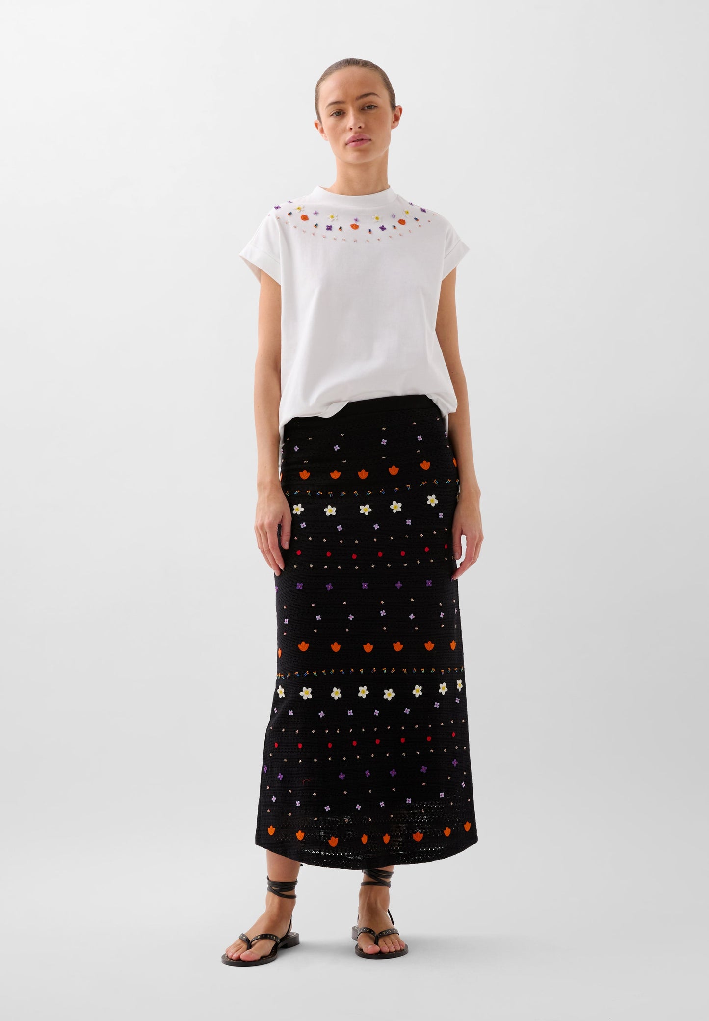 CROP TOP WITH EMBROIDERED DETAILS