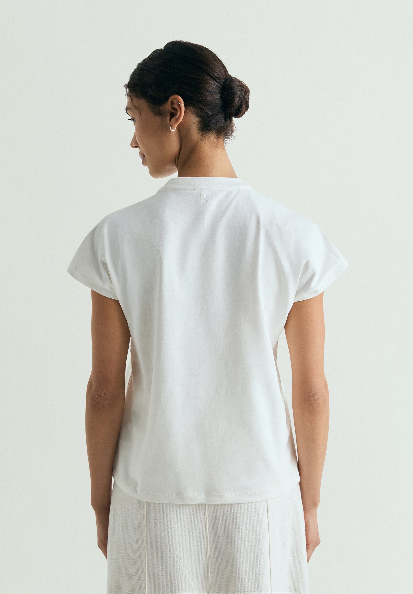 T-SHIRT WITH CROCHET DETAIL