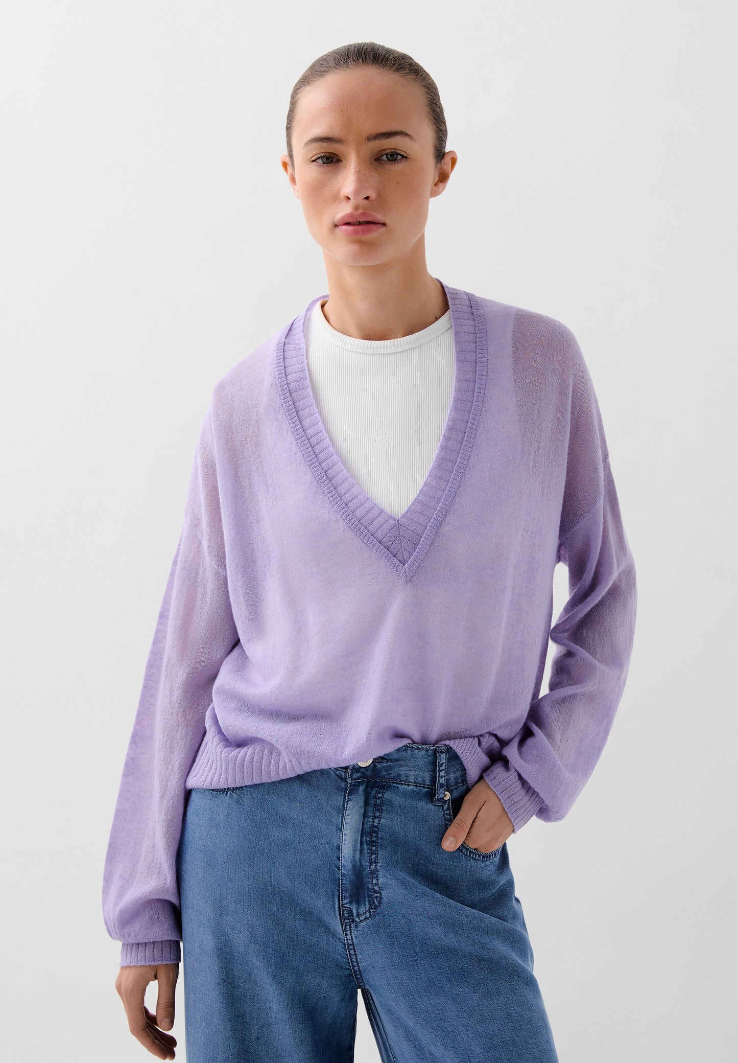 SWEATER WITH NECKLINE DETAIL