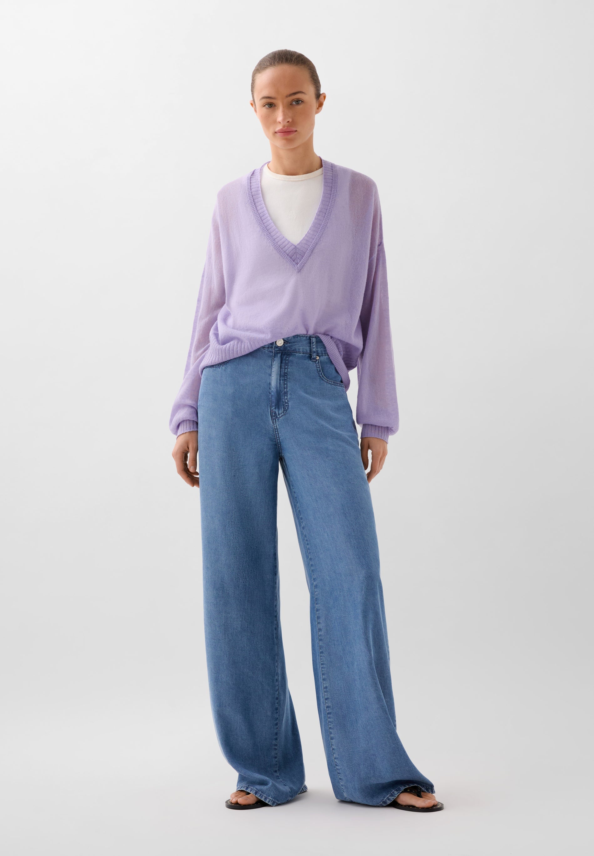 SWEATER WITH NECKLINE DETAIL