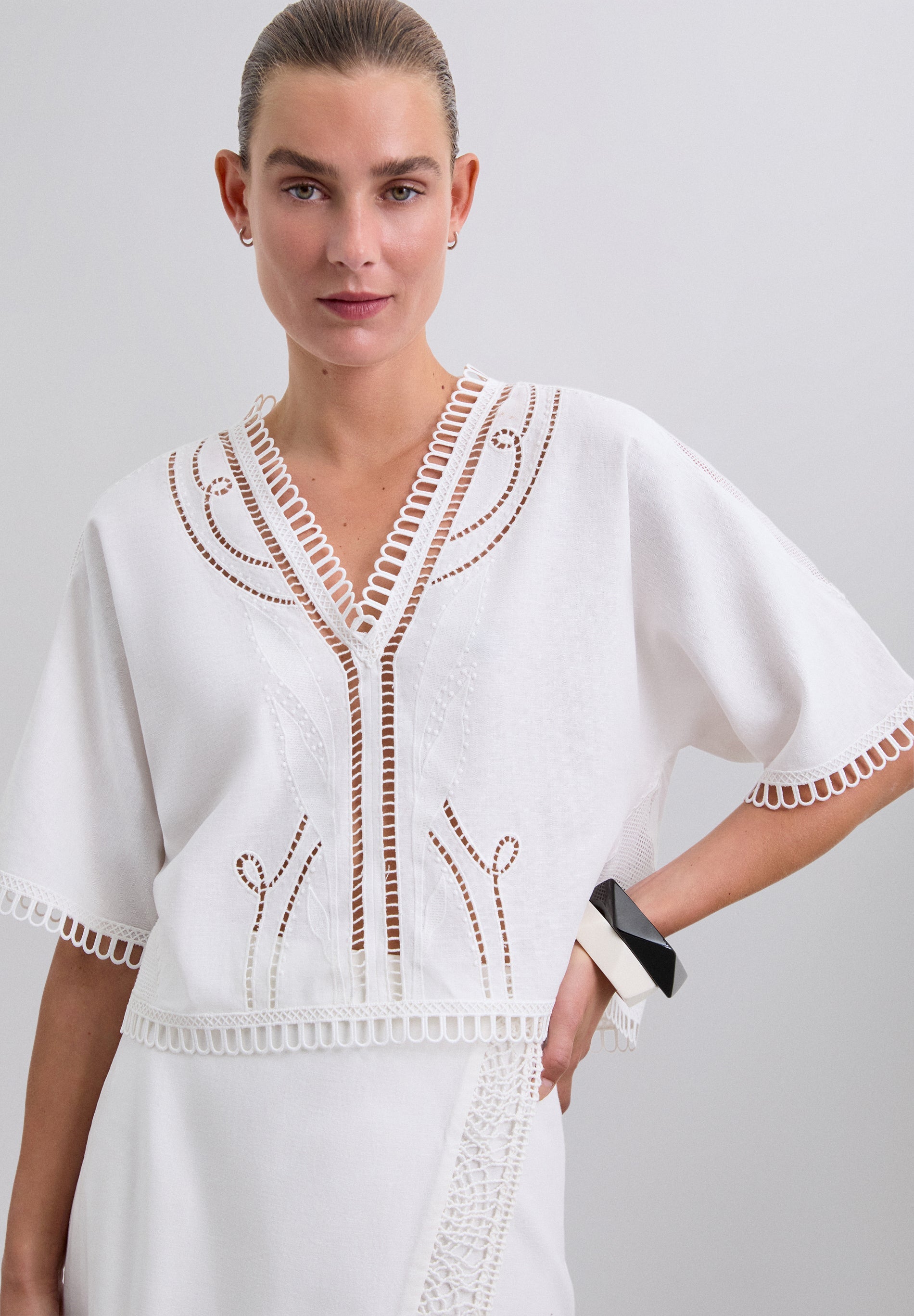 BLOUSE WITH LACE DETAILS