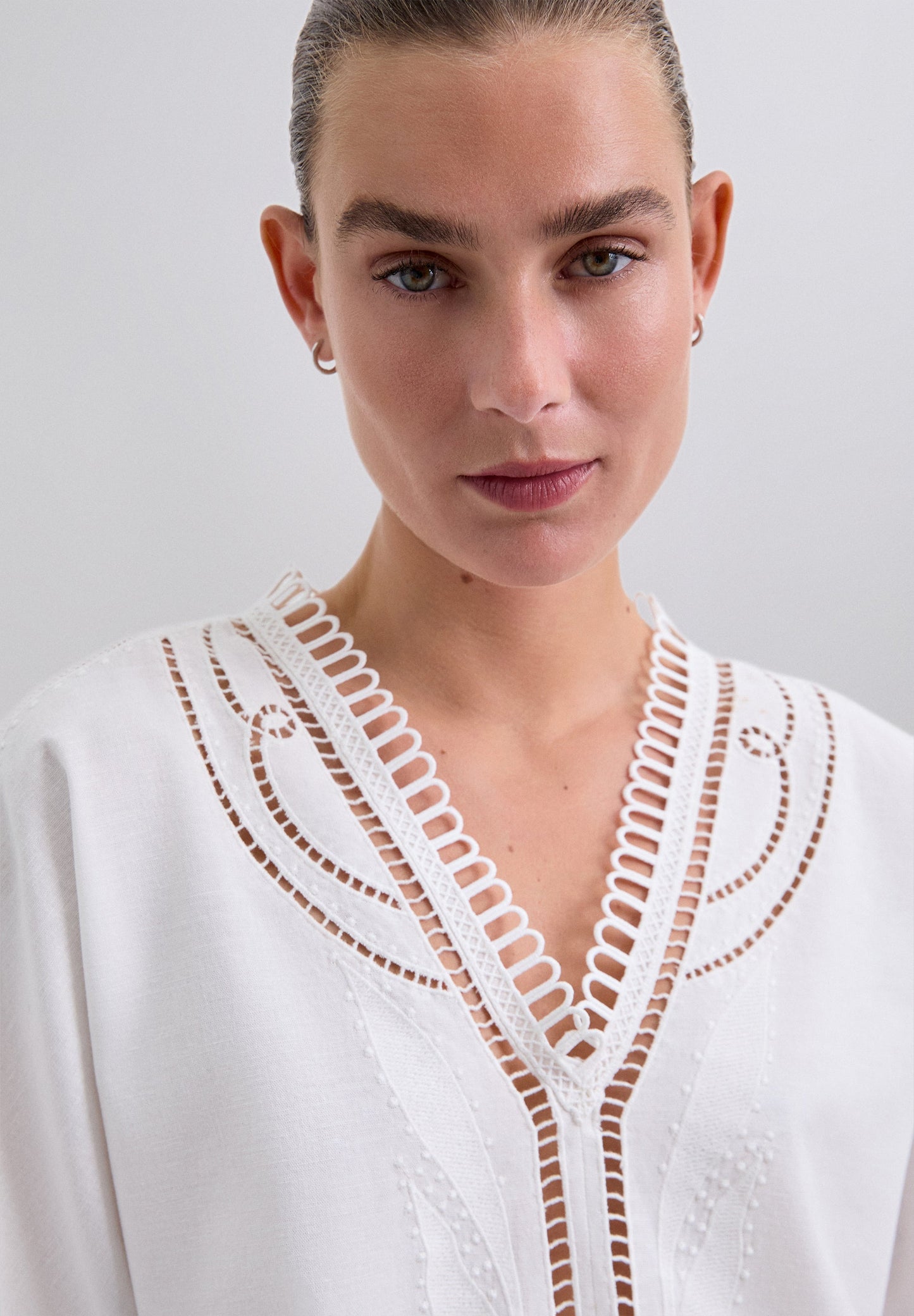 BLOUSE WITH LACE DETAILS