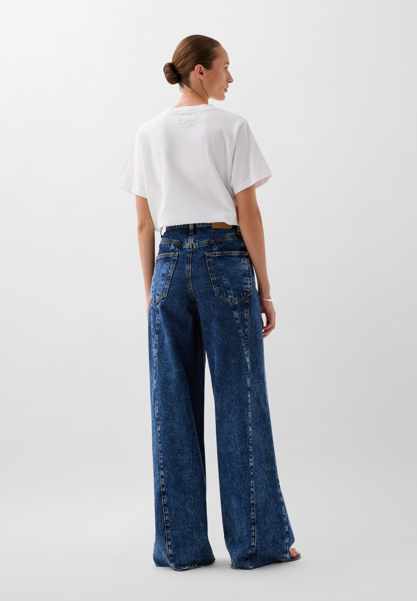 HIGH WAIST JEANS WITH SEAM DETAIL