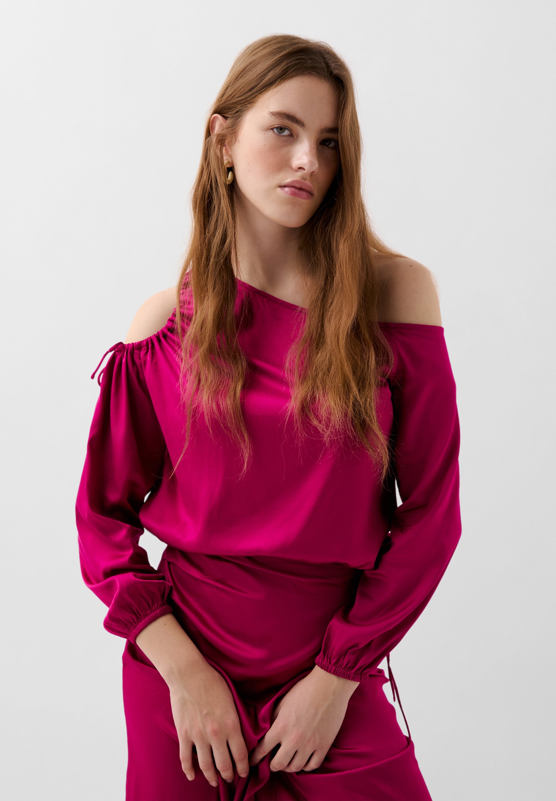 ASYMMETRIC NECKLINE TOP