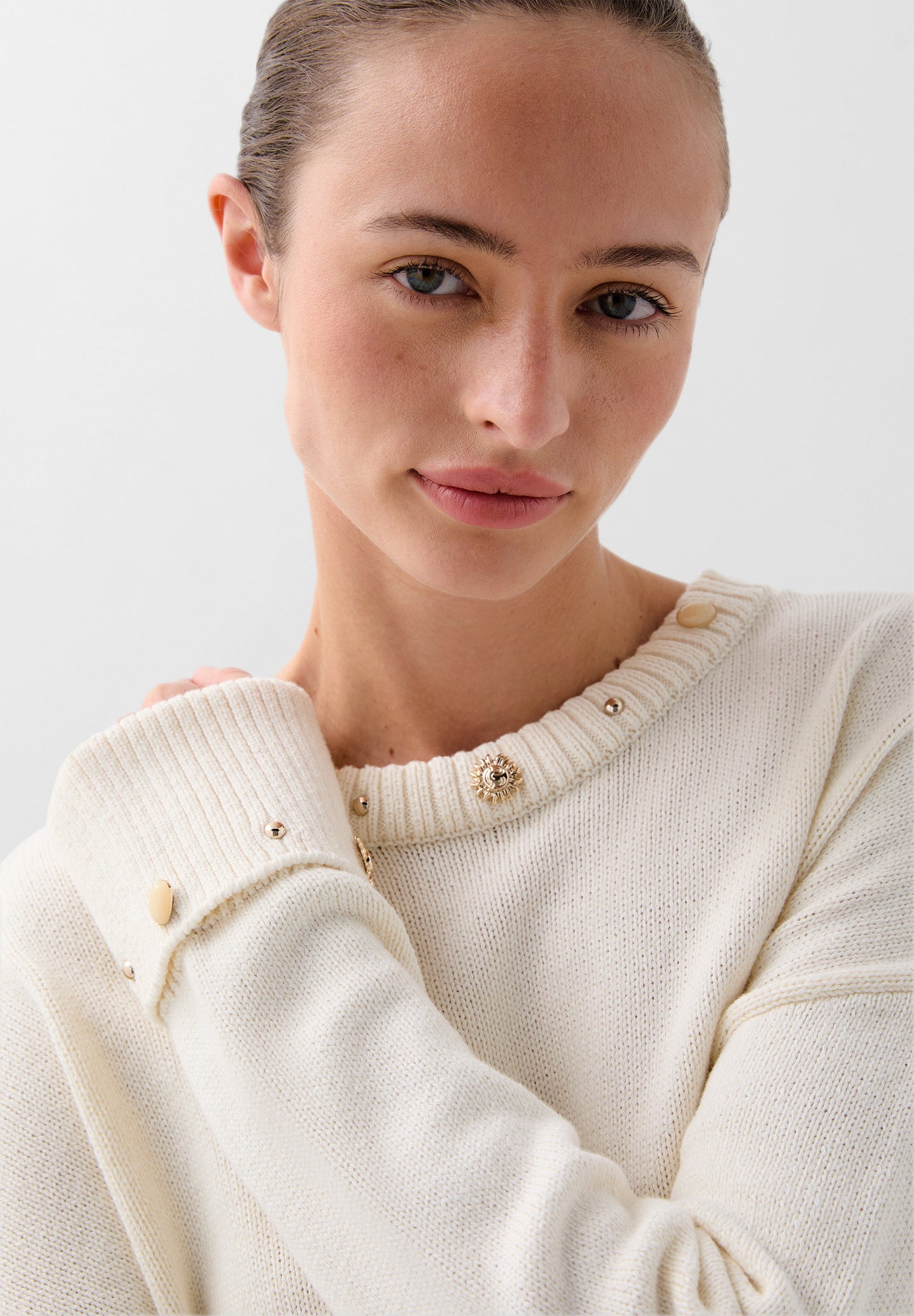 ROUND NECK SWEATER WITH STUDS