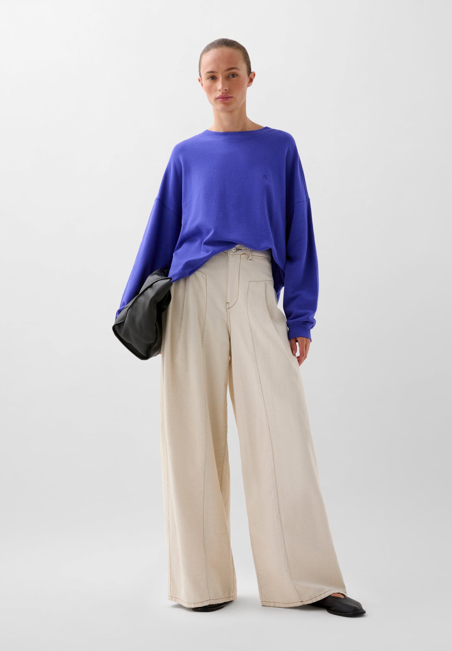 SWEATSHIRT WITH MATCHING Long sleeves with gathering detail.EMBROIDERED SKULL