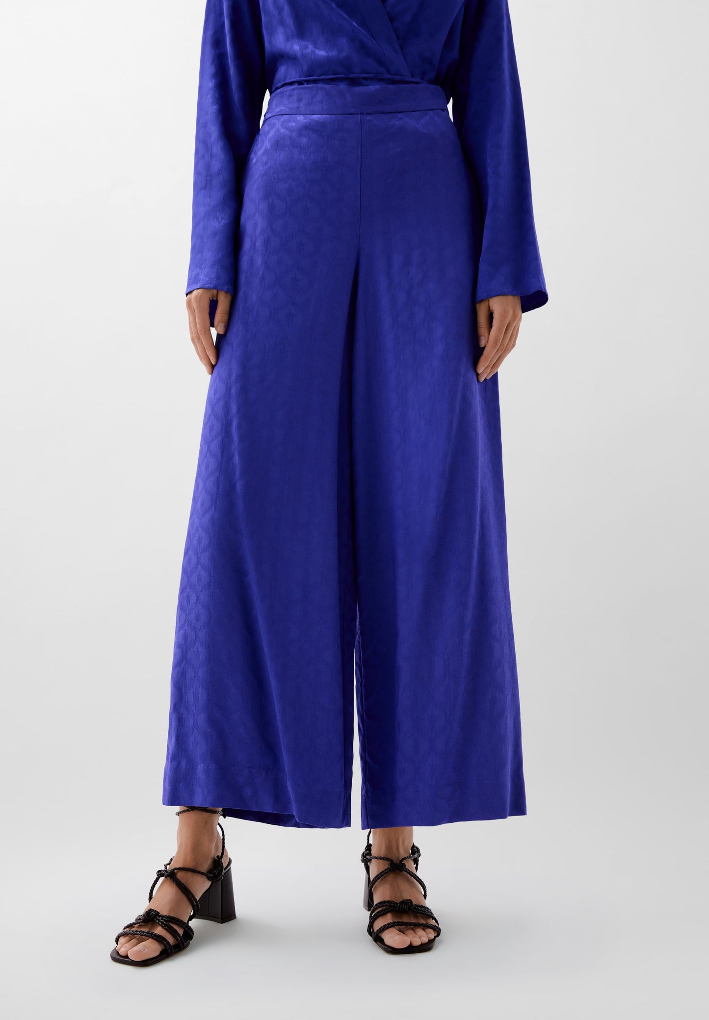 WIDE LEG FLOWING TROUSERS