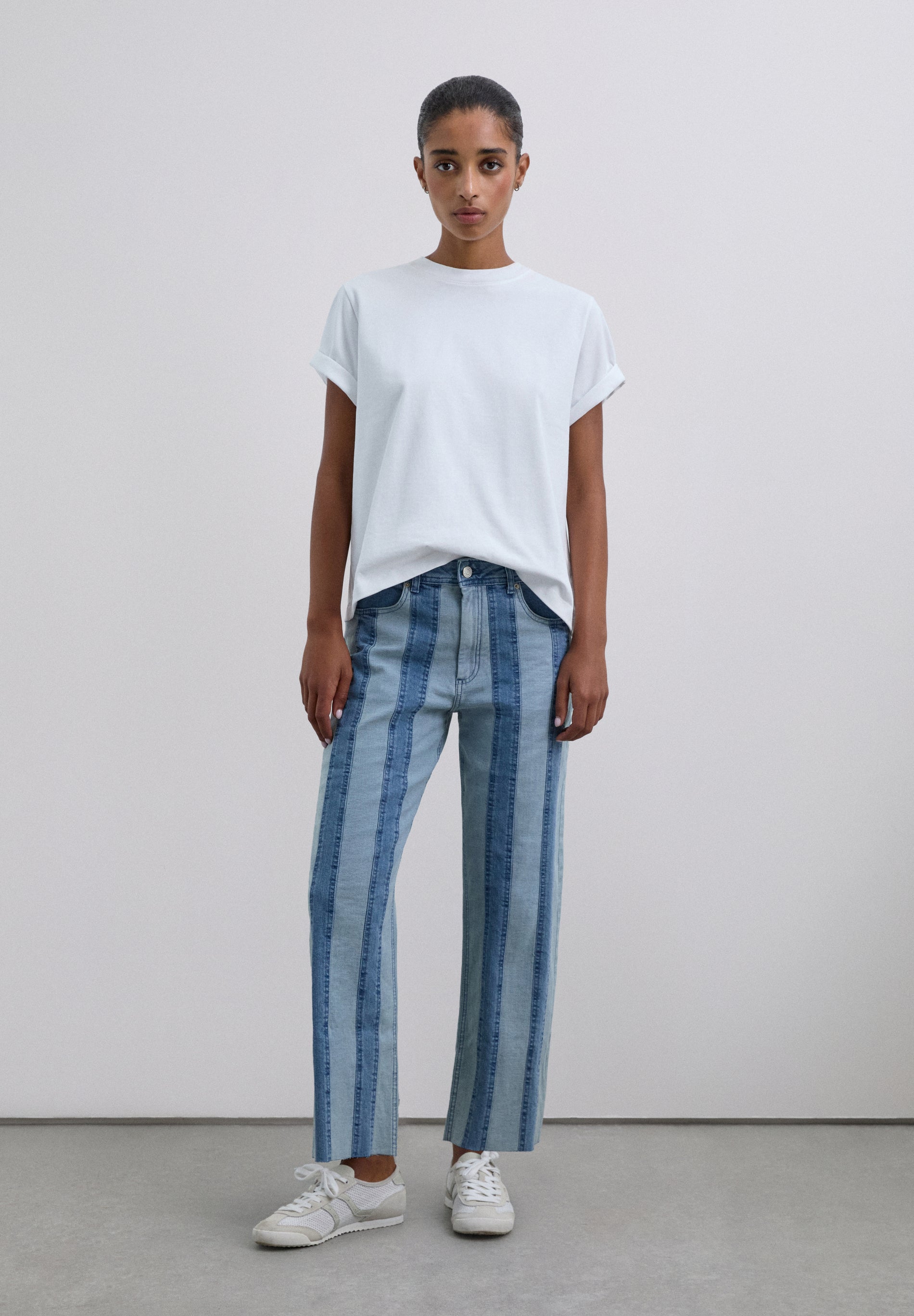 CONTRAST STRIPED JEANS